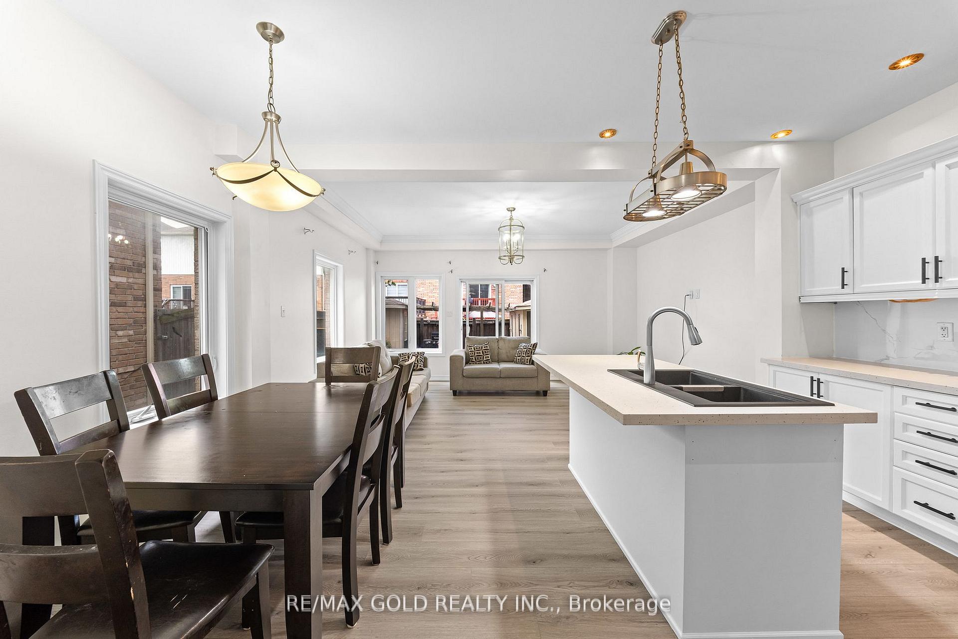 Photo 18 of 25 Frenchpark Circle, Brampton, Credit Valley — HOMEH