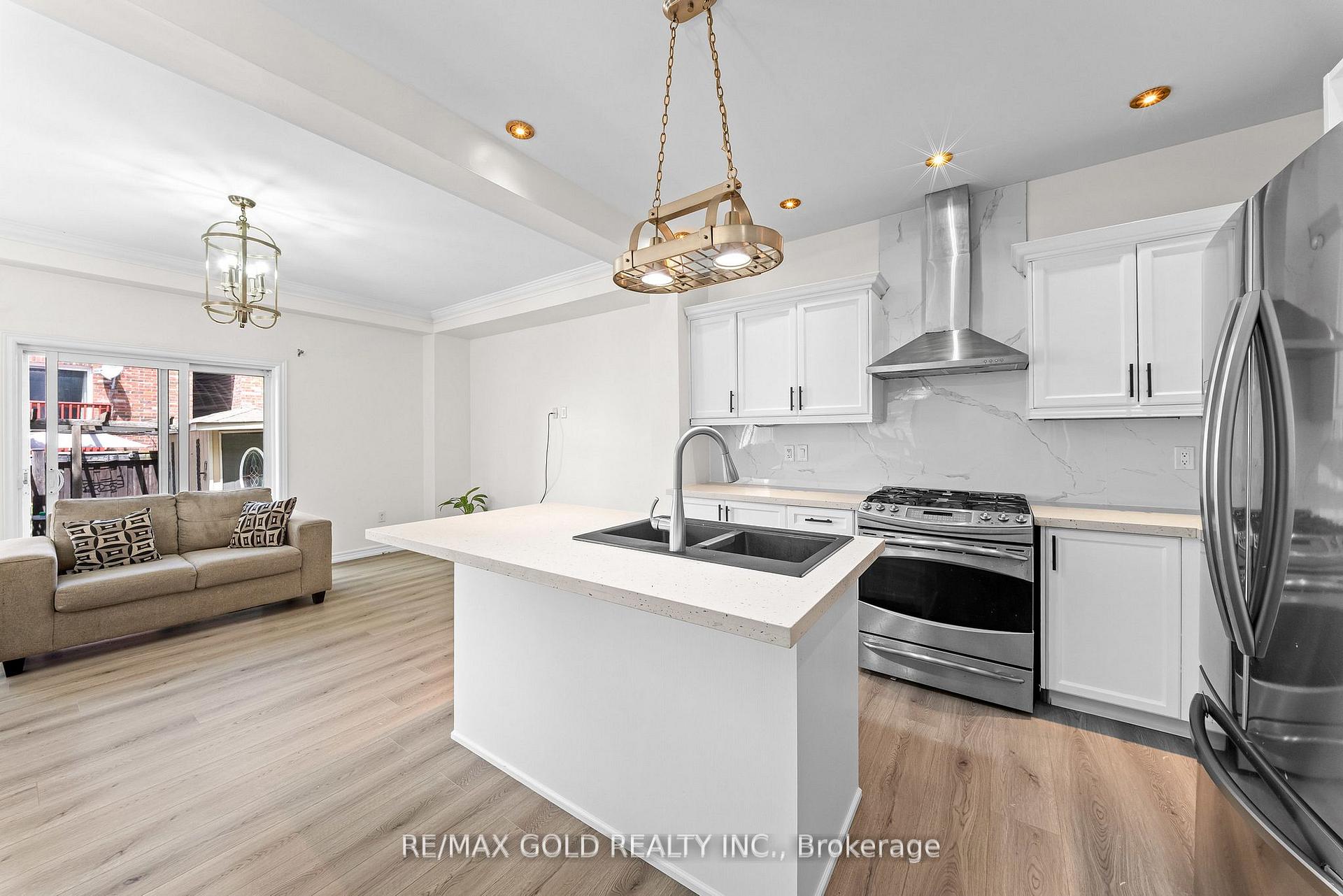 Photo 20 of 25 Frenchpark Circle, Brampton, Credit Valley — HOMEH