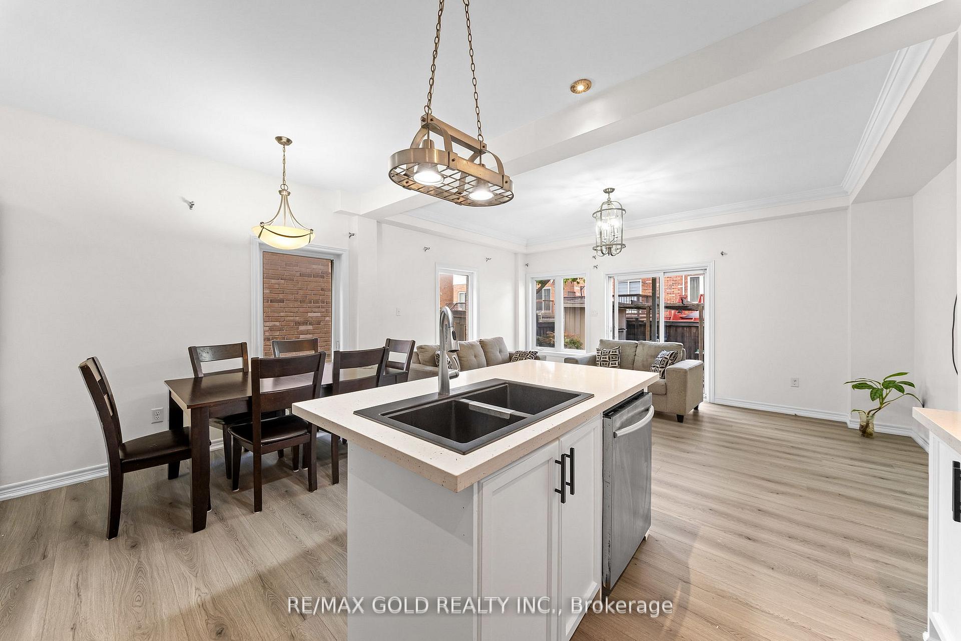 Photo 24 of 25 Frenchpark Circle, Brampton, Credit Valley — HOMEH