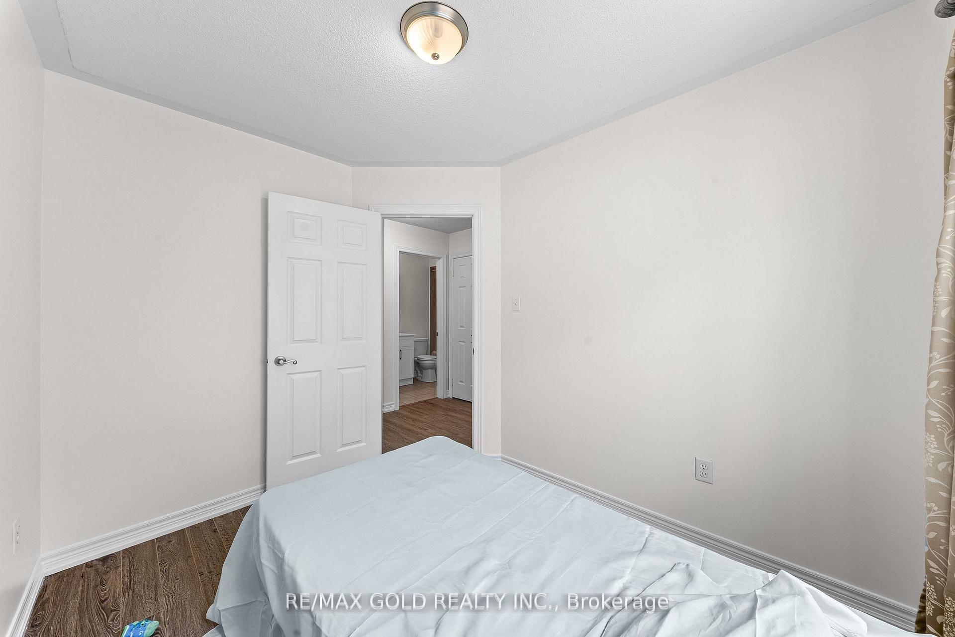 Photo 36 of 25 Frenchpark Circle, Brampton, Credit Valley — HOMEH