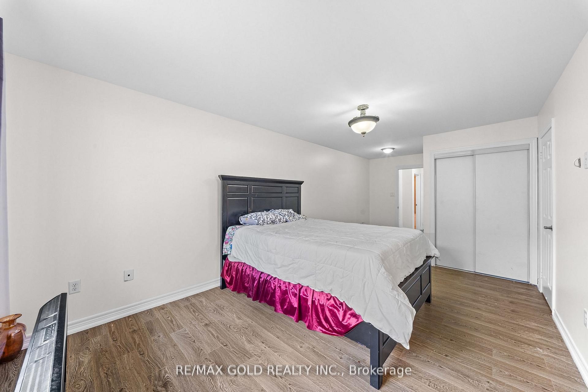 Photo 38 of 25 Frenchpark Circle, Brampton, Credit Valley — HOMEH