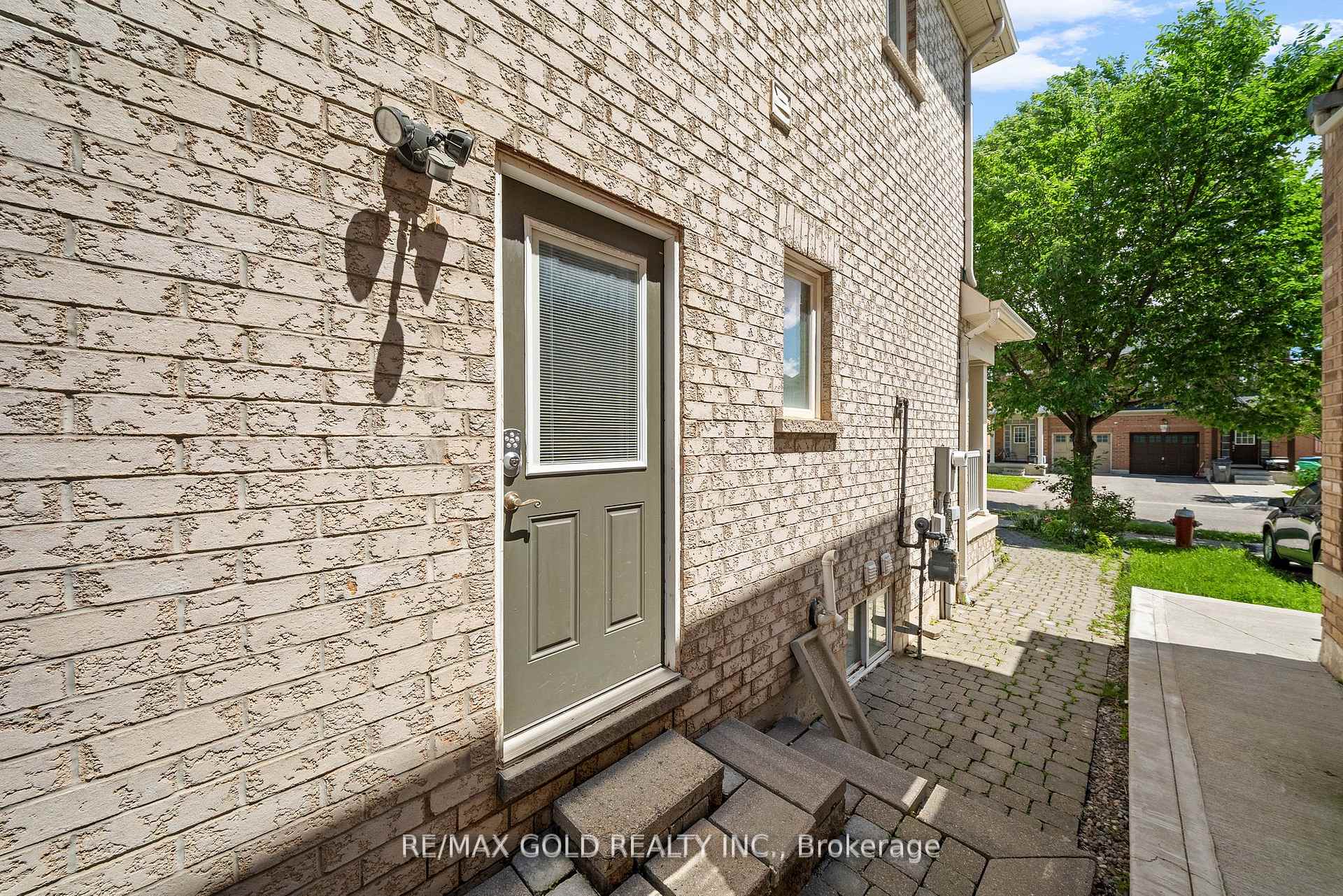 Photo 45 of 25 Frenchpark Circle, Brampton, Credit Valley — HOMEH