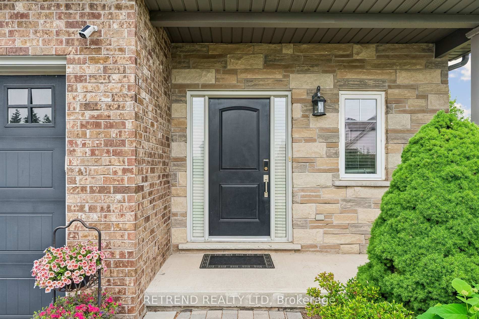 Photo 3 of 73 Videl Crescent N, St. Catharines, Grapeview — HOMEH
