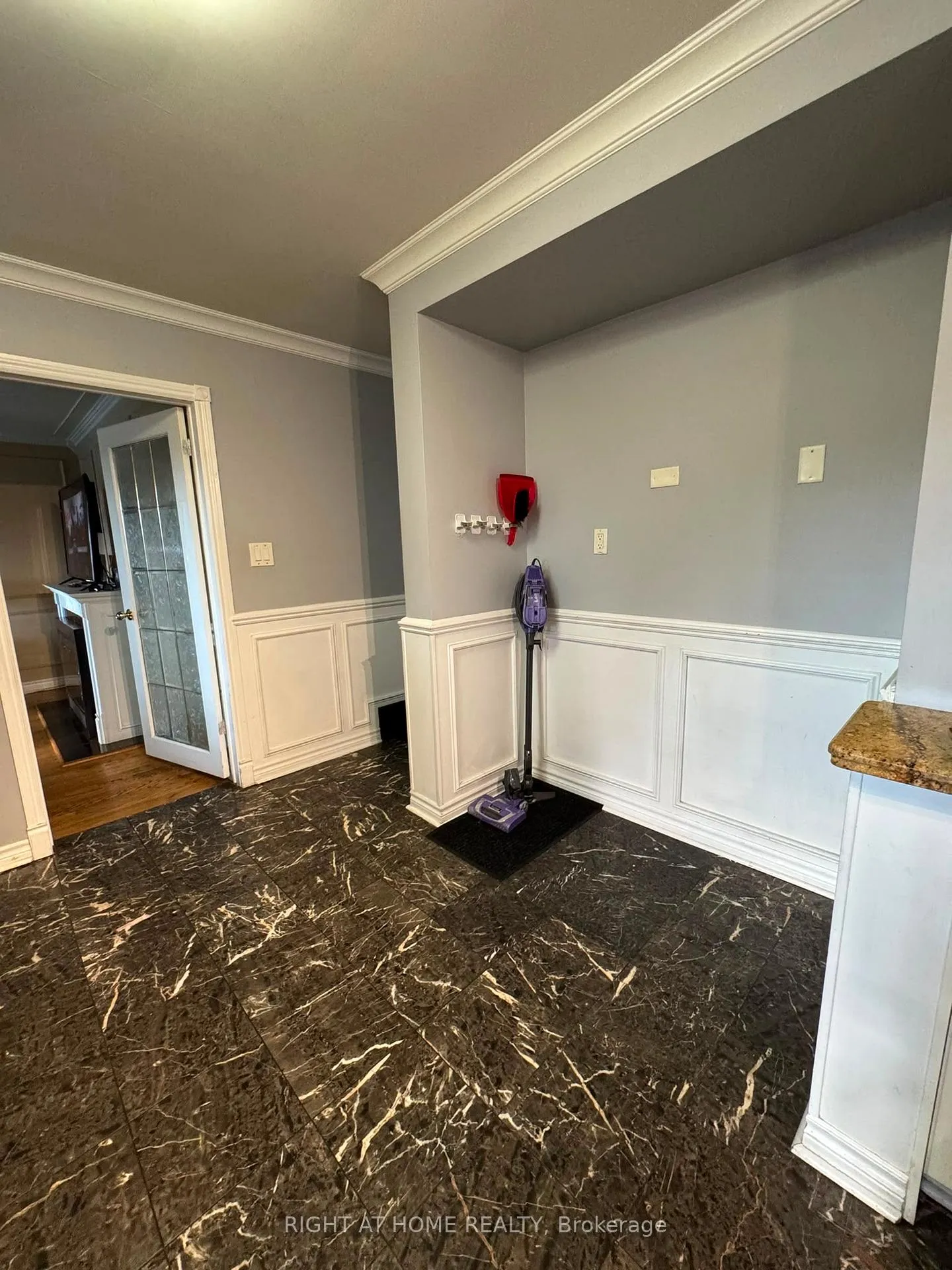 Photo 16 of 816 Dunn Avenue N, Hamilton, Parkview — HOMEH