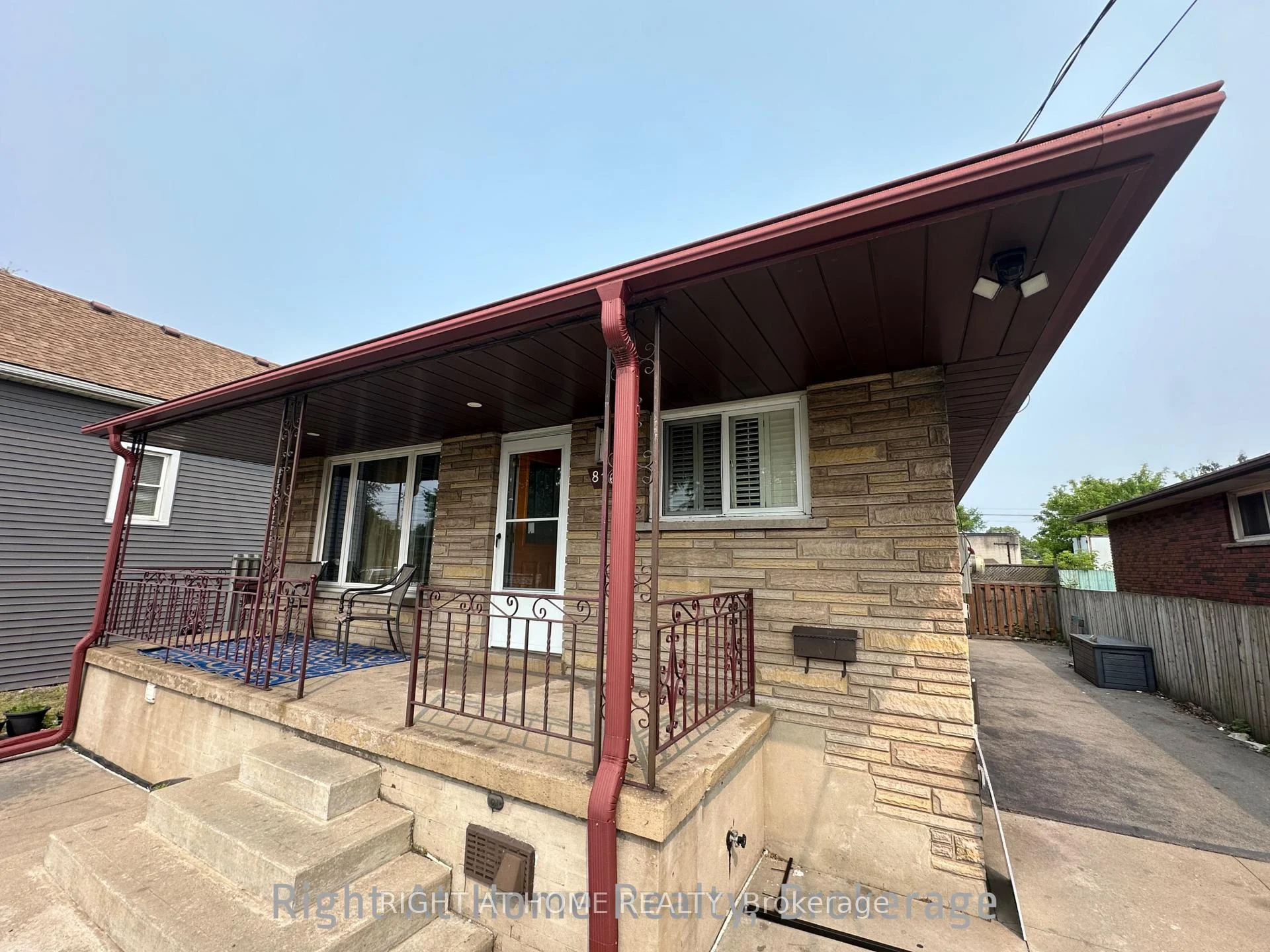 Photo 2 of 816 Dunn Avenue N, Hamilton, Parkview — HOMEH