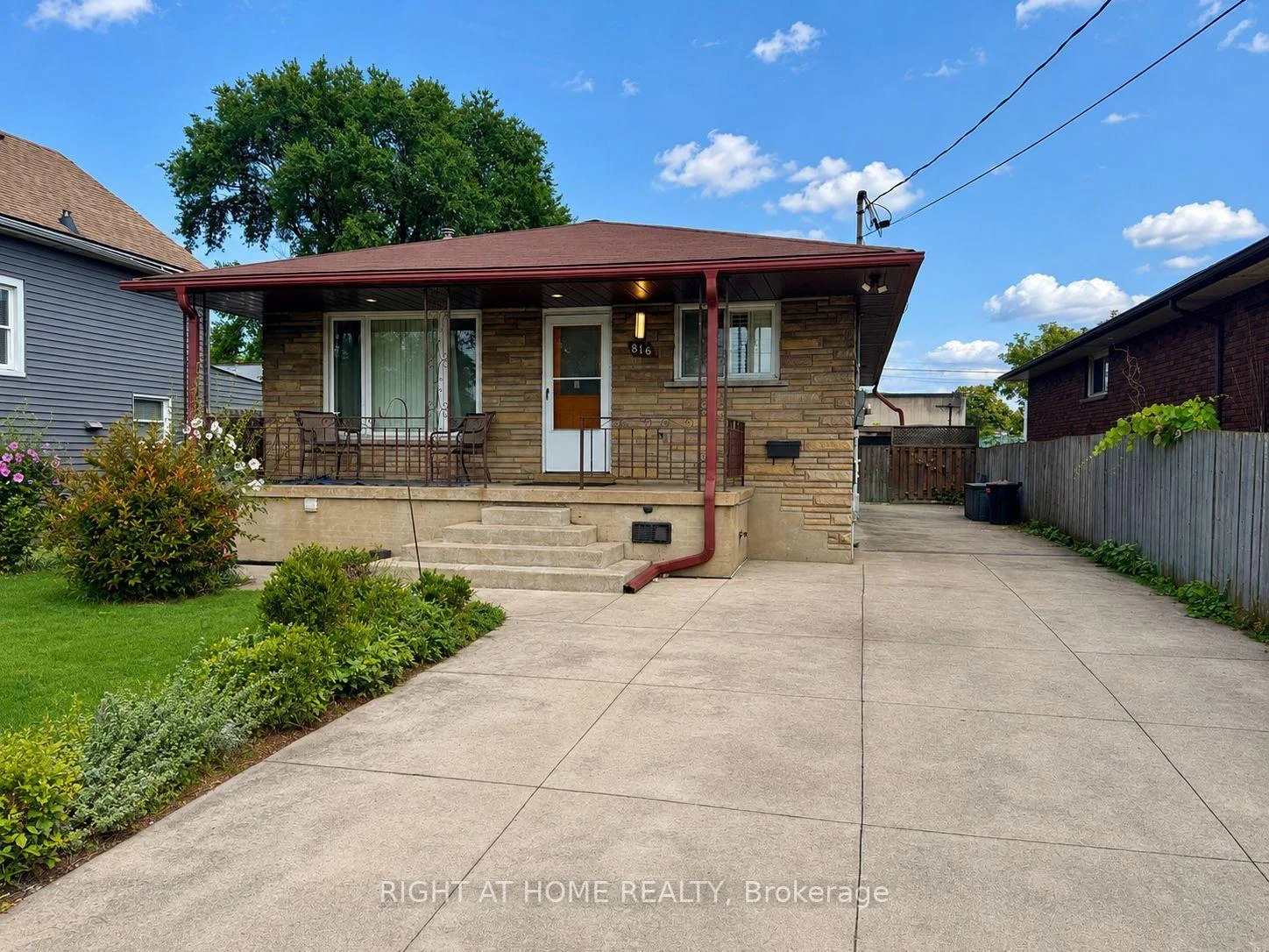 Photo 1 of 816 Dunn Avenue N, Hamilton, Parkview — HOMEH