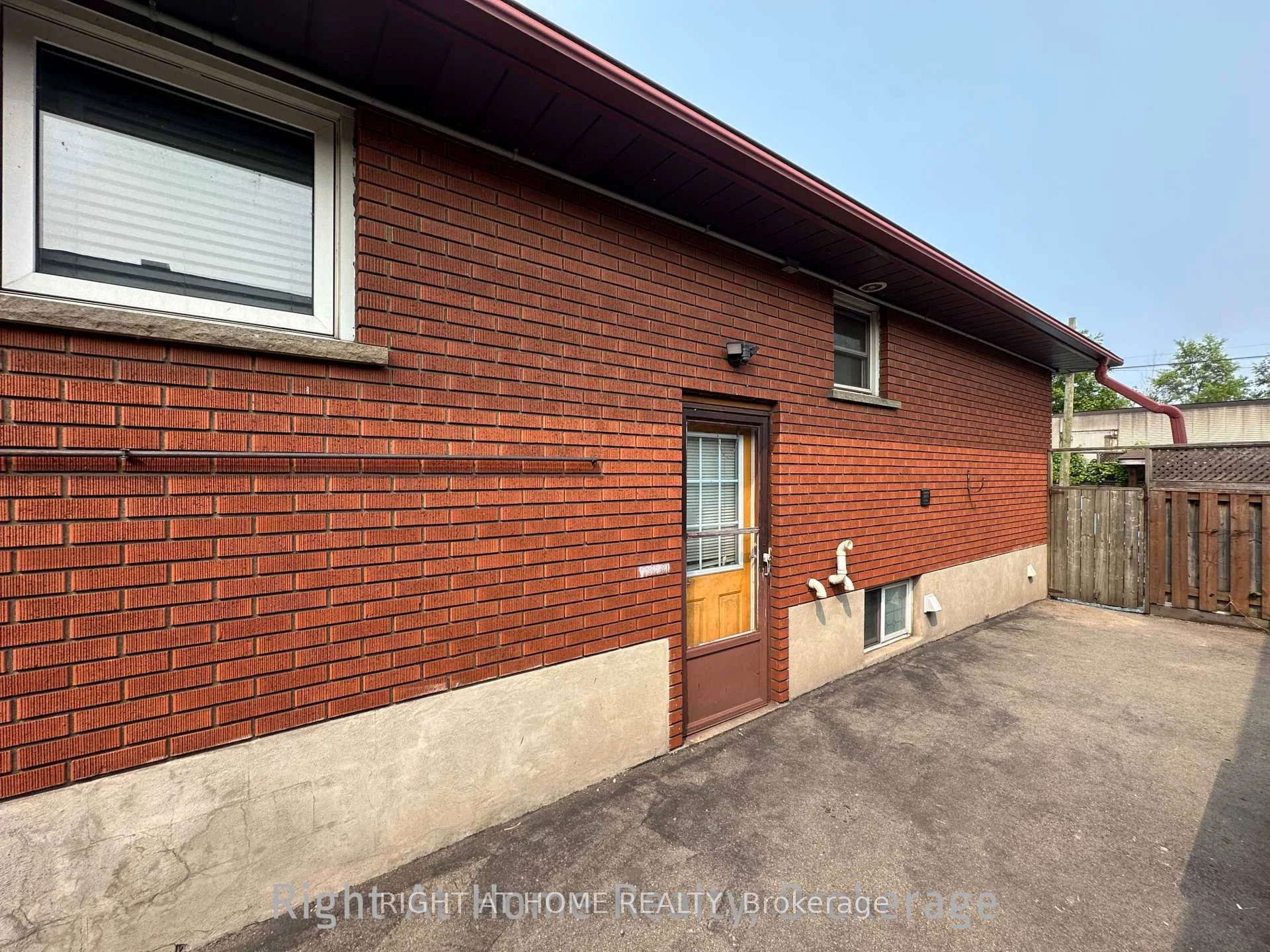 Photo 7 of 816 Dunn Avenue N, Hamilton, Parkview — HOMEH