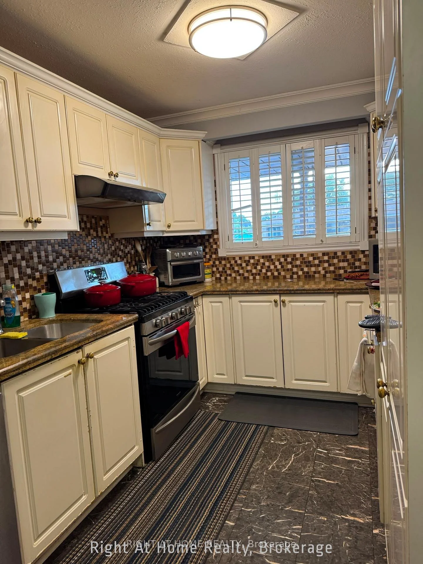 Photo 13 of 816 Dunn Avenue N, Hamilton, Parkview — HOMEH