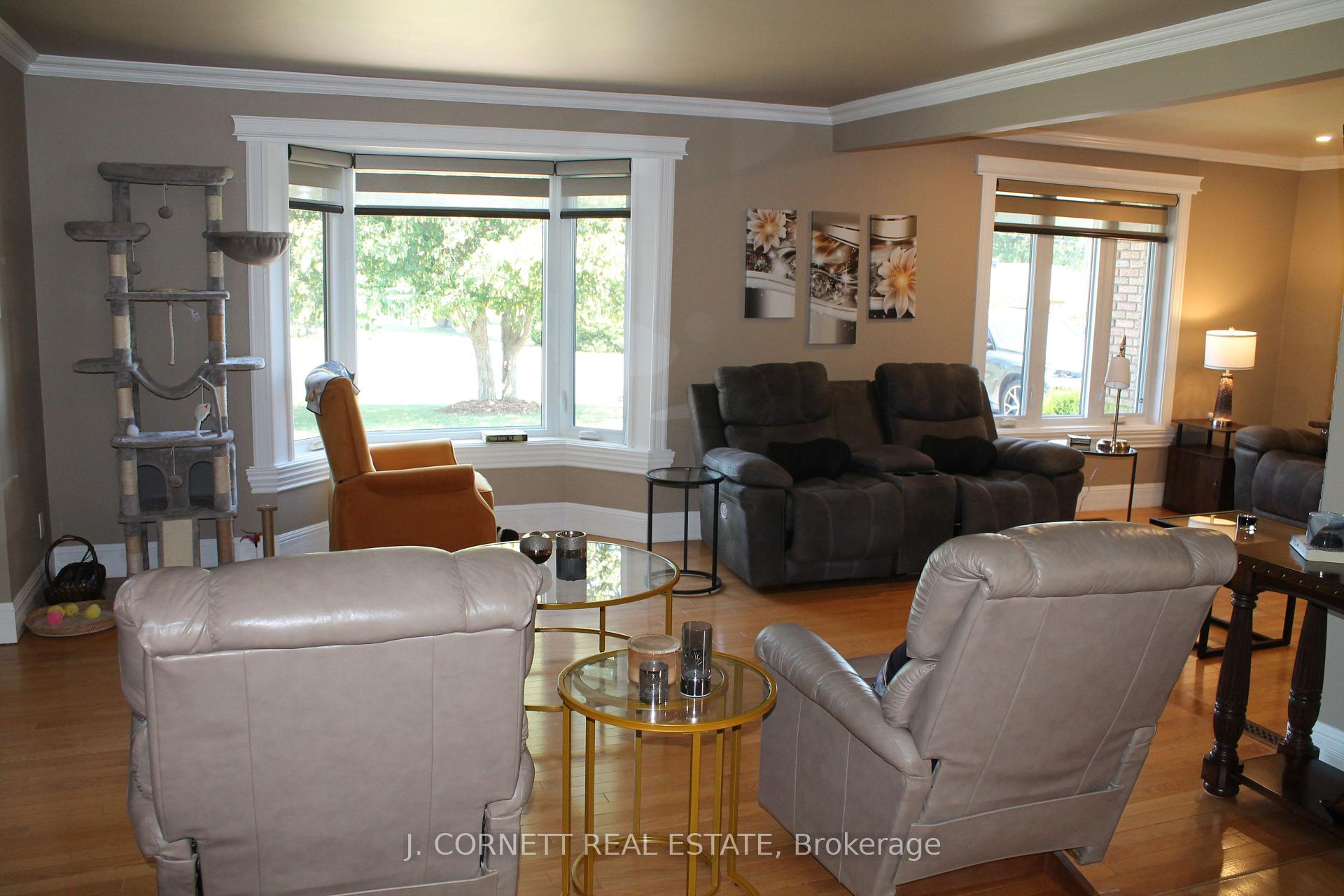 Photo 5 of 3270 Sunnyview Avenue N, Cornwall — HOMEH