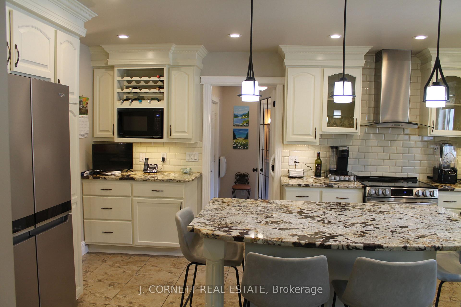 Photo 9 of 3270 Sunnyview Avenue N, Cornwall — HOMEH