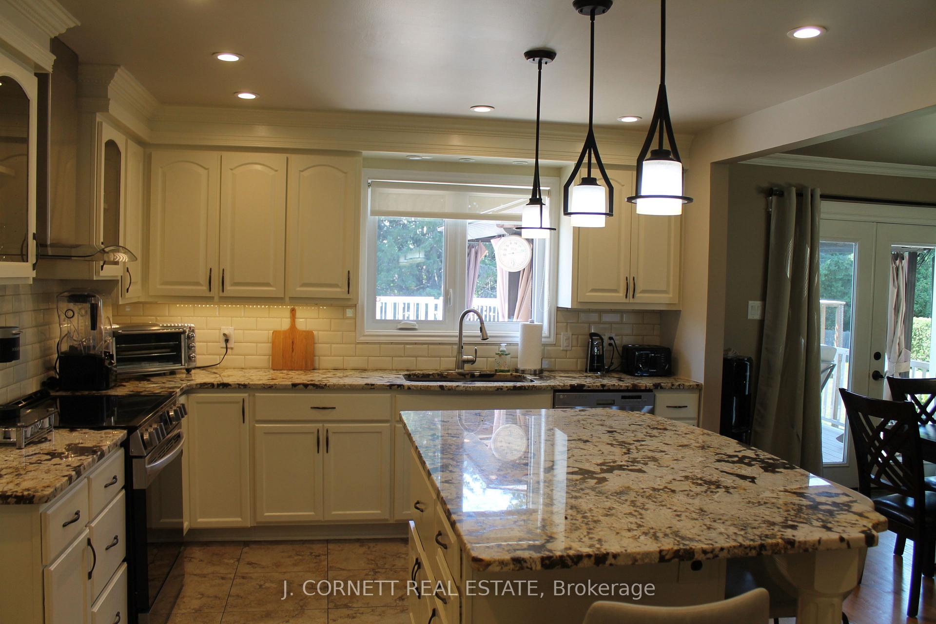 Photo 11 of 3270 Sunnyview Avenue N, Cornwall — HOMEH