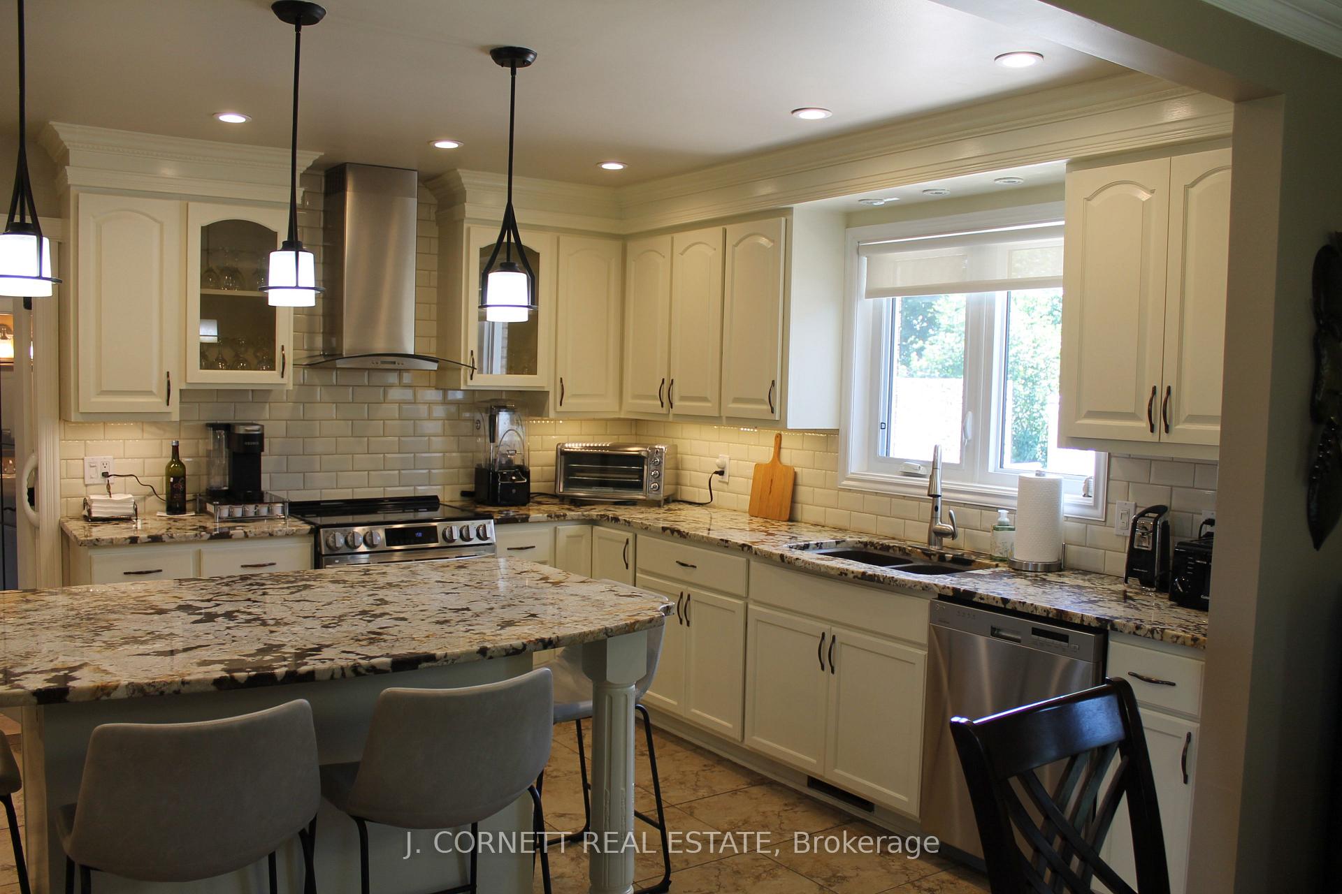 Photo 12 of 3270 Sunnyview Avenue N, Cornwall — HOMEH