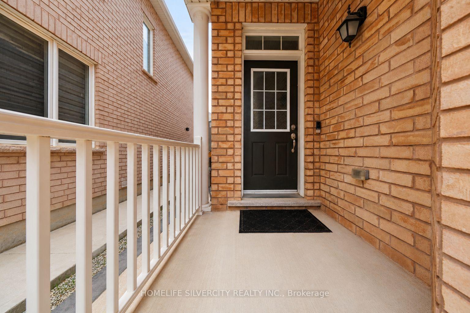 Photo 2 of 124 Benhurst Crescent, Brampton, Northwest Brampton — HOMEH