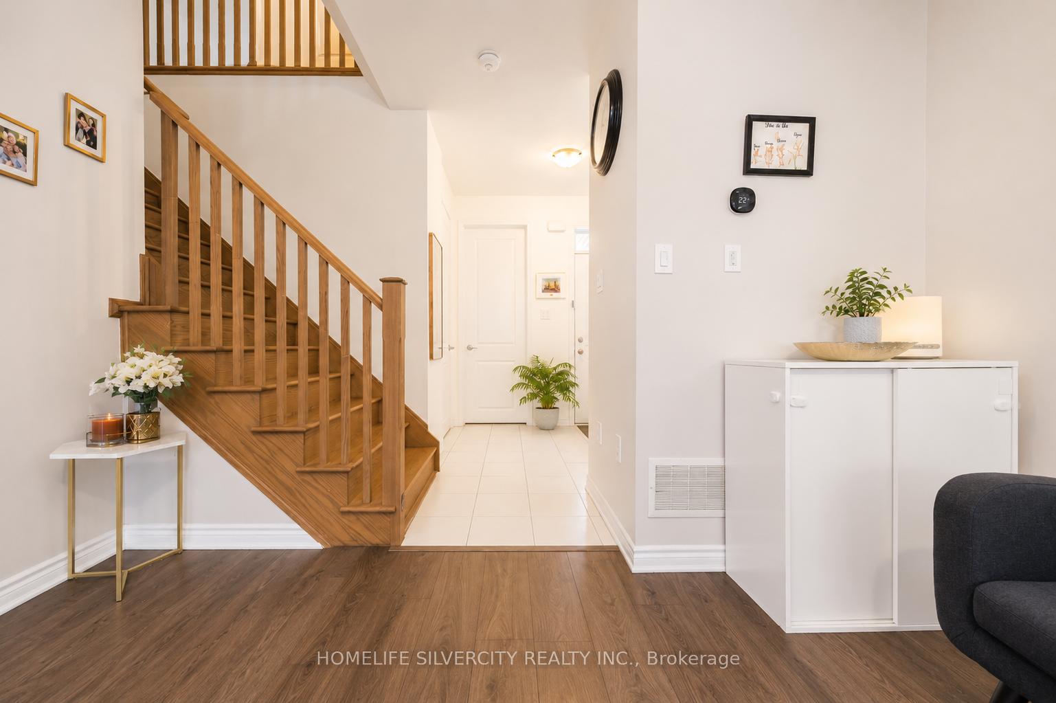 Photo 4 of 124 Benhurst Crescent, Brampton, Northwest Brampton — HOMEH