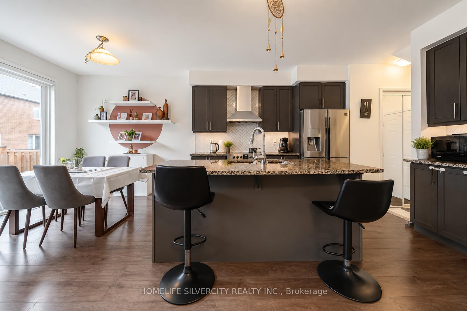 Photo 10 of 124 Benhurst Crescent, Brampton, Northwest Brampton — HOMEH