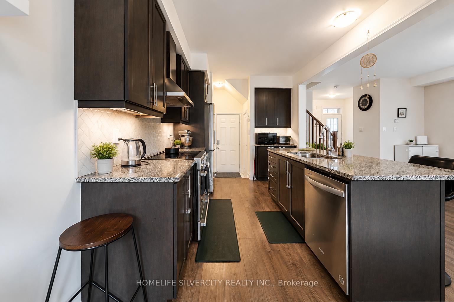 Photo 11 of 124 Benhurst Crescent, Brampton, Northwest Brampton — HOMEH