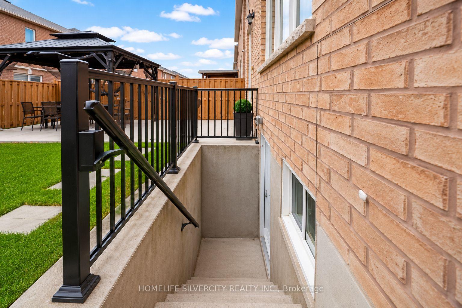 Photo 36 of 124 Benhurst Crescent, Brampton, Northwest Brampton — HOMEH