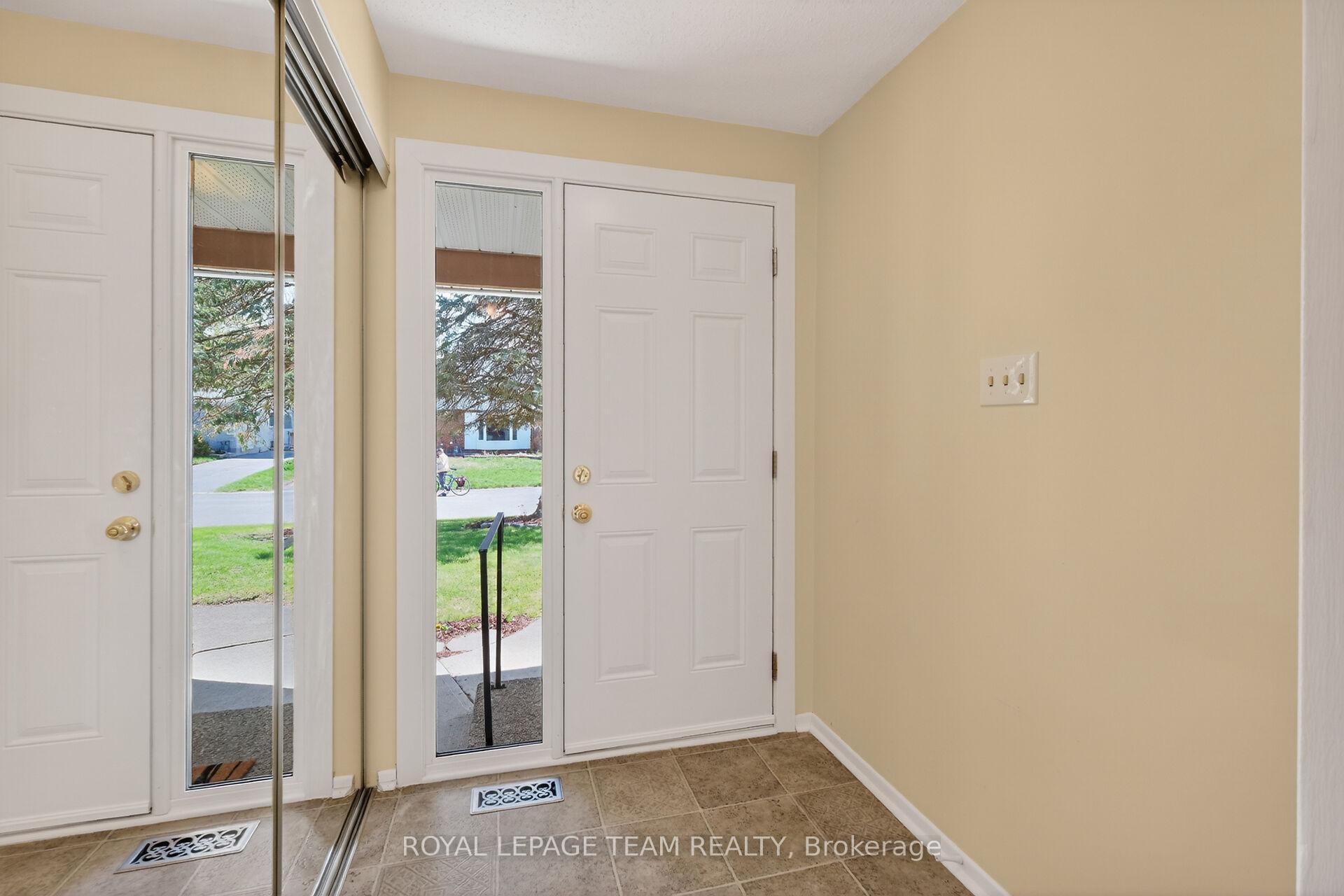 Photo 2 of 21 Lindhurst Crescent, Ottawa, Briargreen — HOMEH