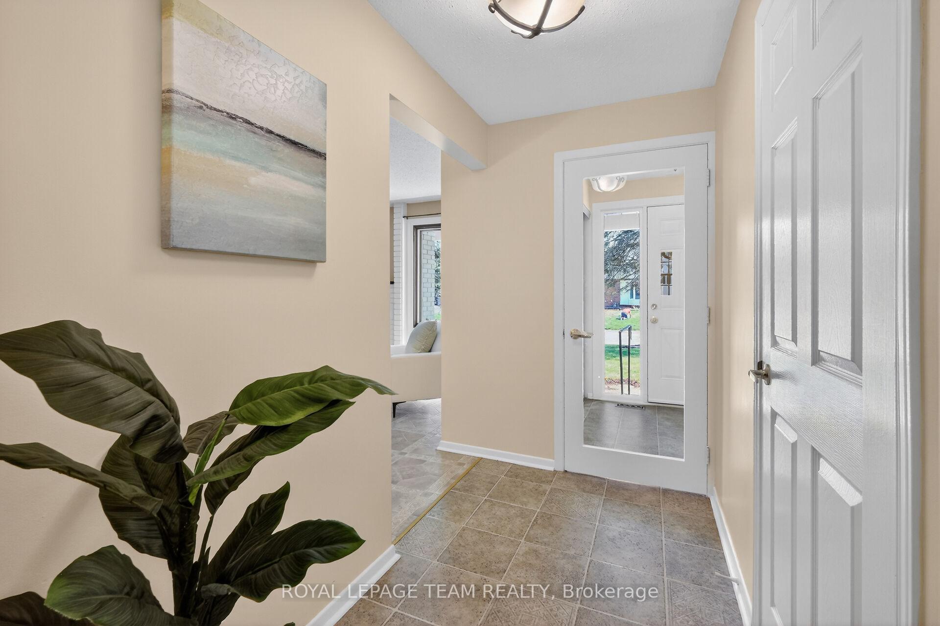 Photo 4 of 21 Lindhurst Crescent, Ottawa, Briargreen — HOMEH
