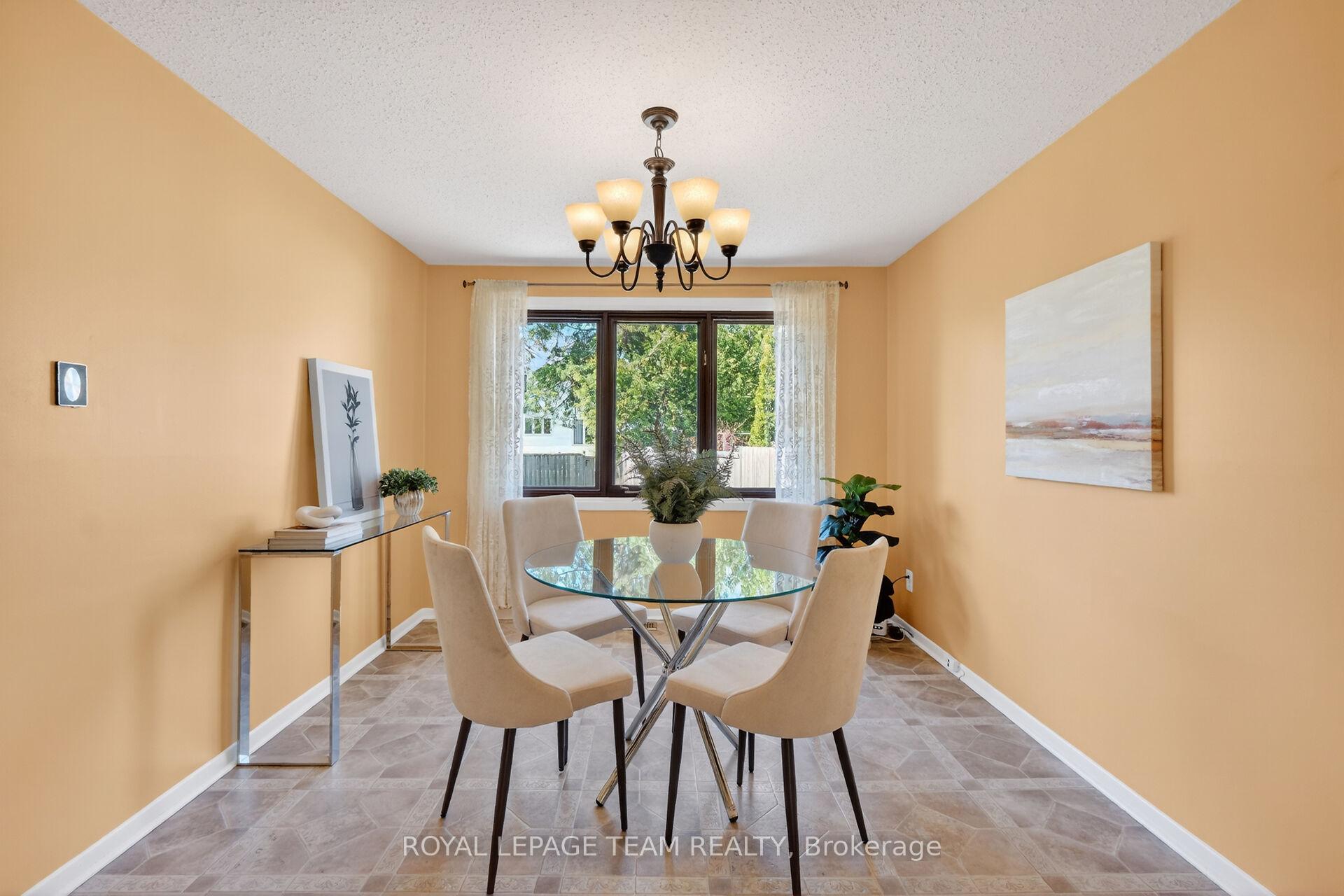 Photo 10 of 21 Lindhurst Crescent, Ottawa, Briargreen — HOMEH
