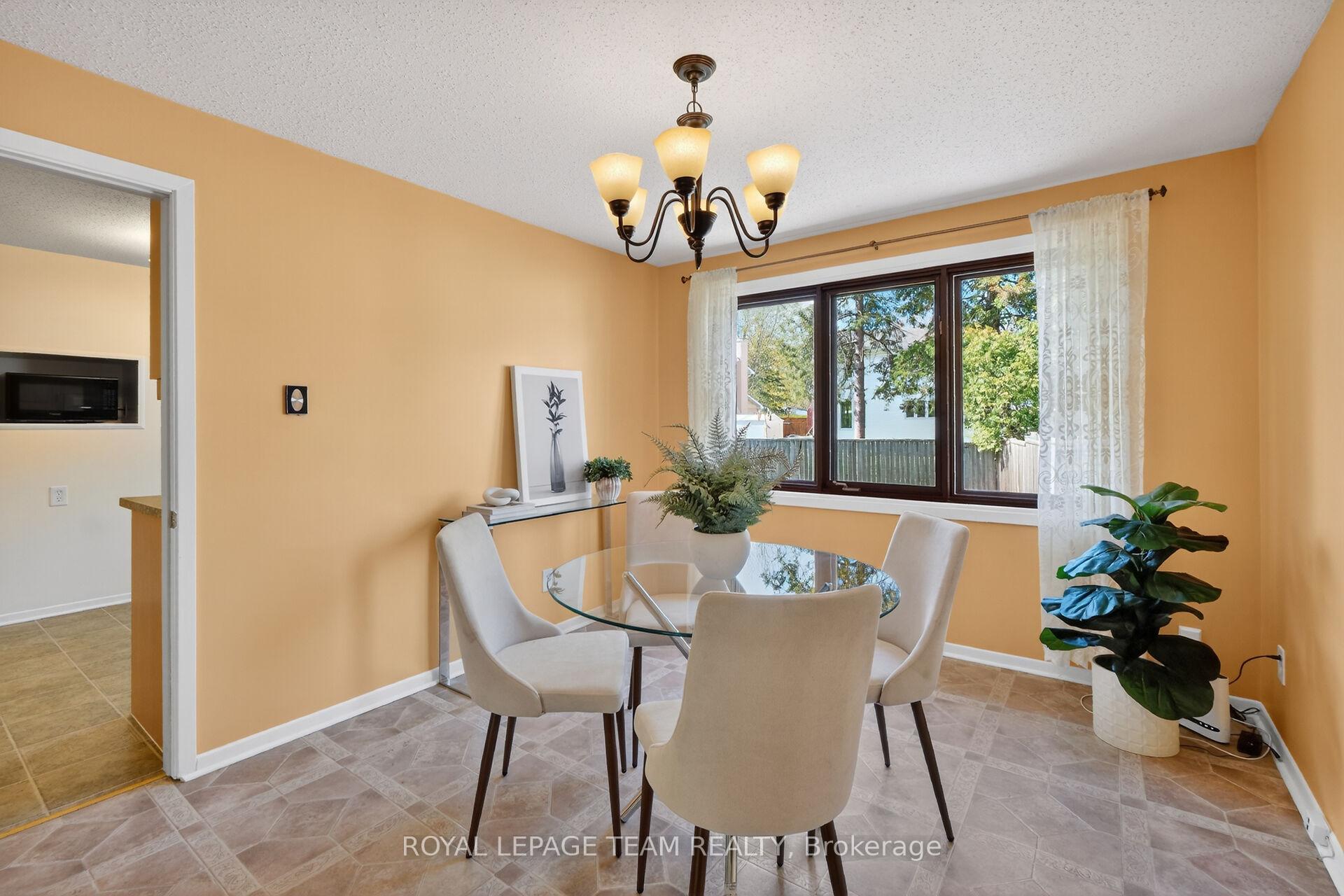 Photo 11 of 21 Lindhurst Crescent, Ottawa, Briargreen — HOMEH