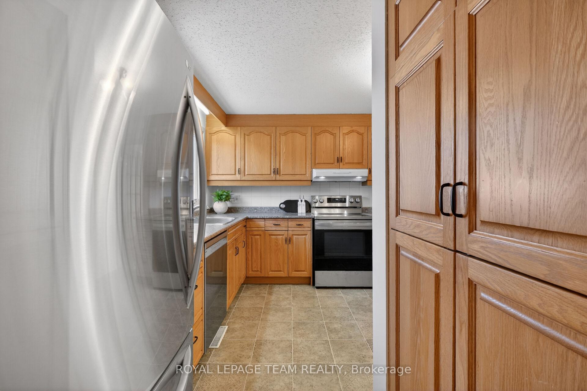 Photo 18 of 21 Lindhurst Crescent, Ottawa, Briargreen — HOMEH