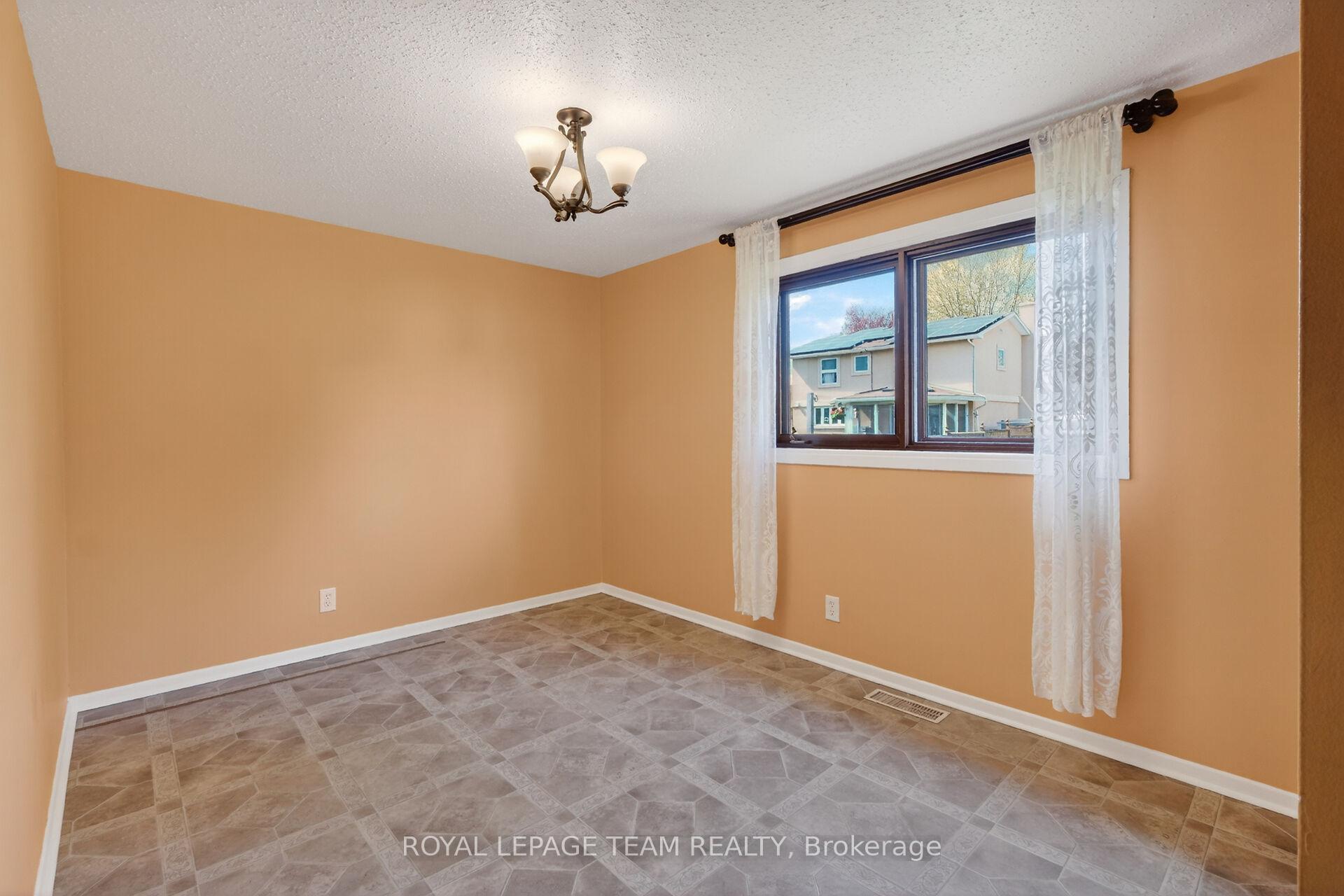 Photo 25 of 21 Lindhurst Crescent, Ottawa, Briargreen — HOMEH