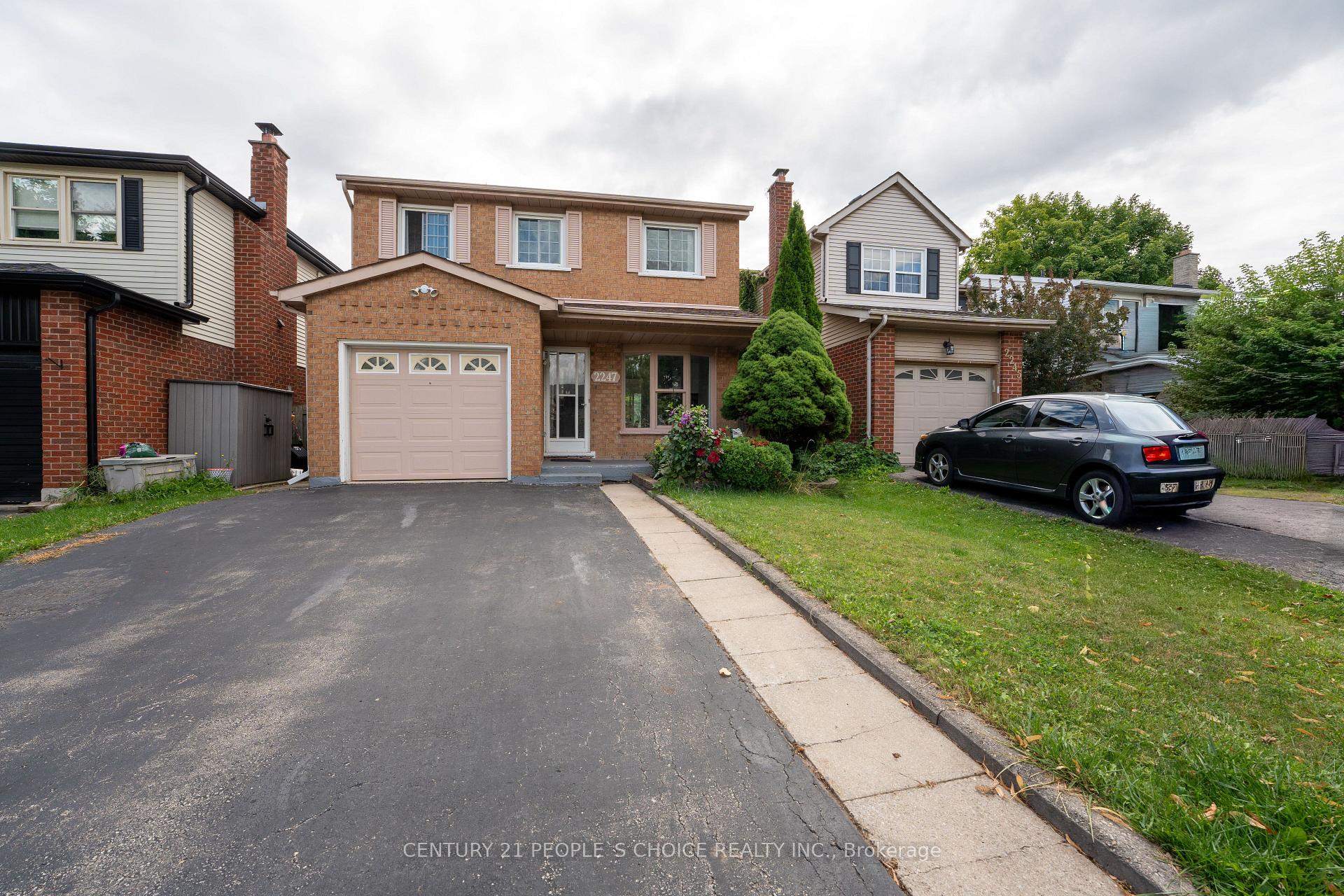 Photo 2 of 2247 Silverbirch Court, Burlington, Headon — HOMEH