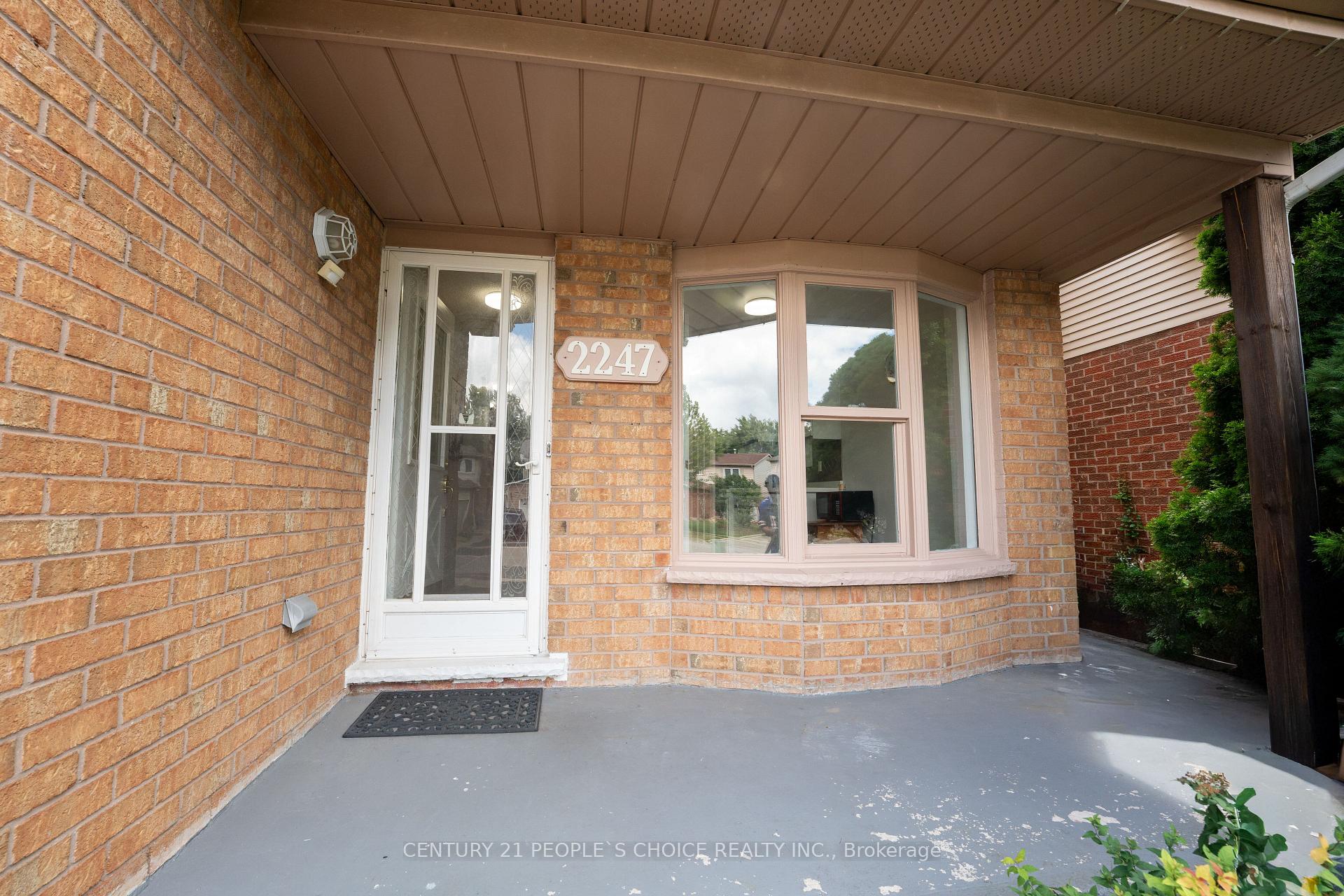 Photo 4 of 2247 Silverbirch Court, Burlington, Headon — HOMEH