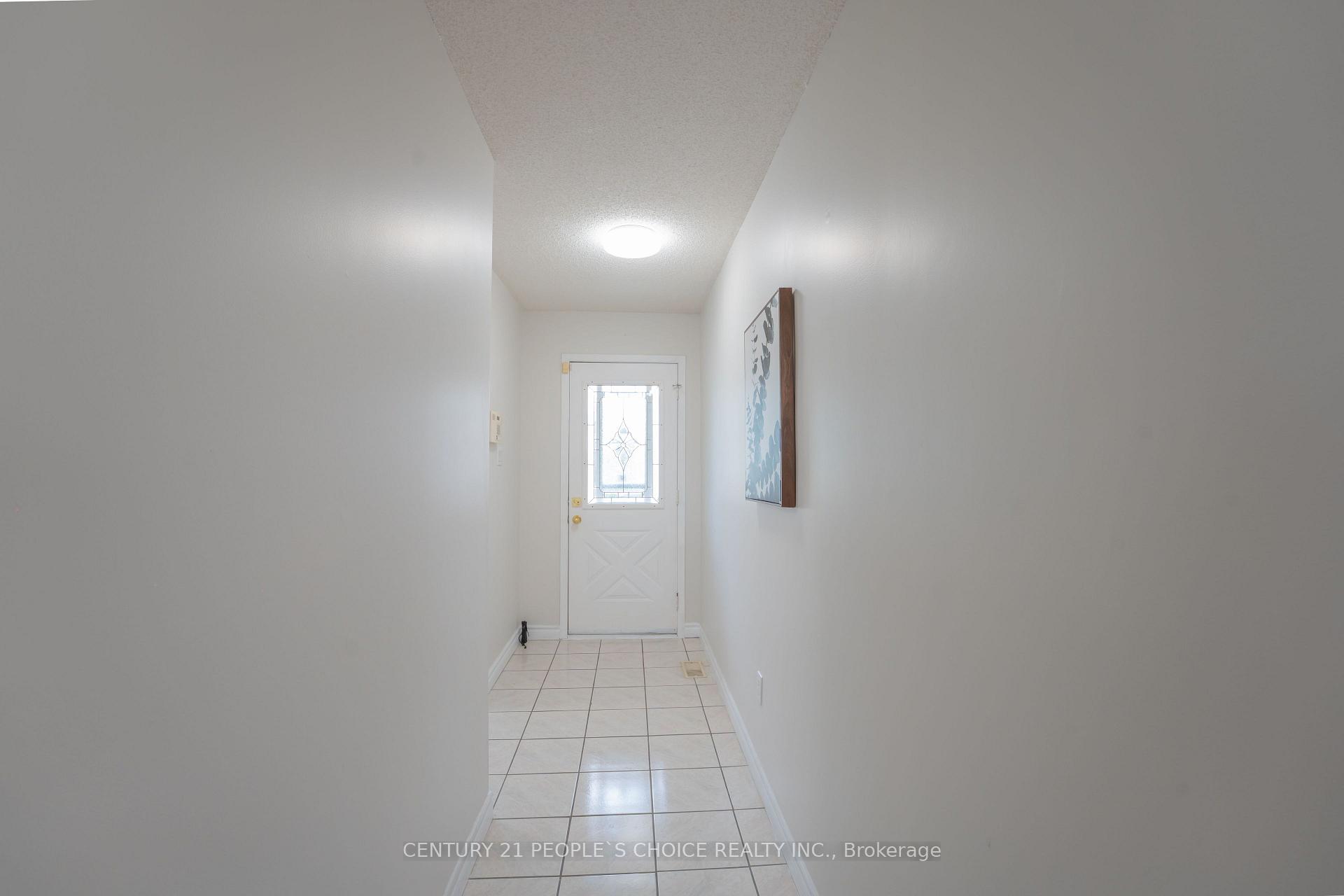 Photo 5 of 2247 Silverbirch Court, Burlington, Headon — HOMEH
