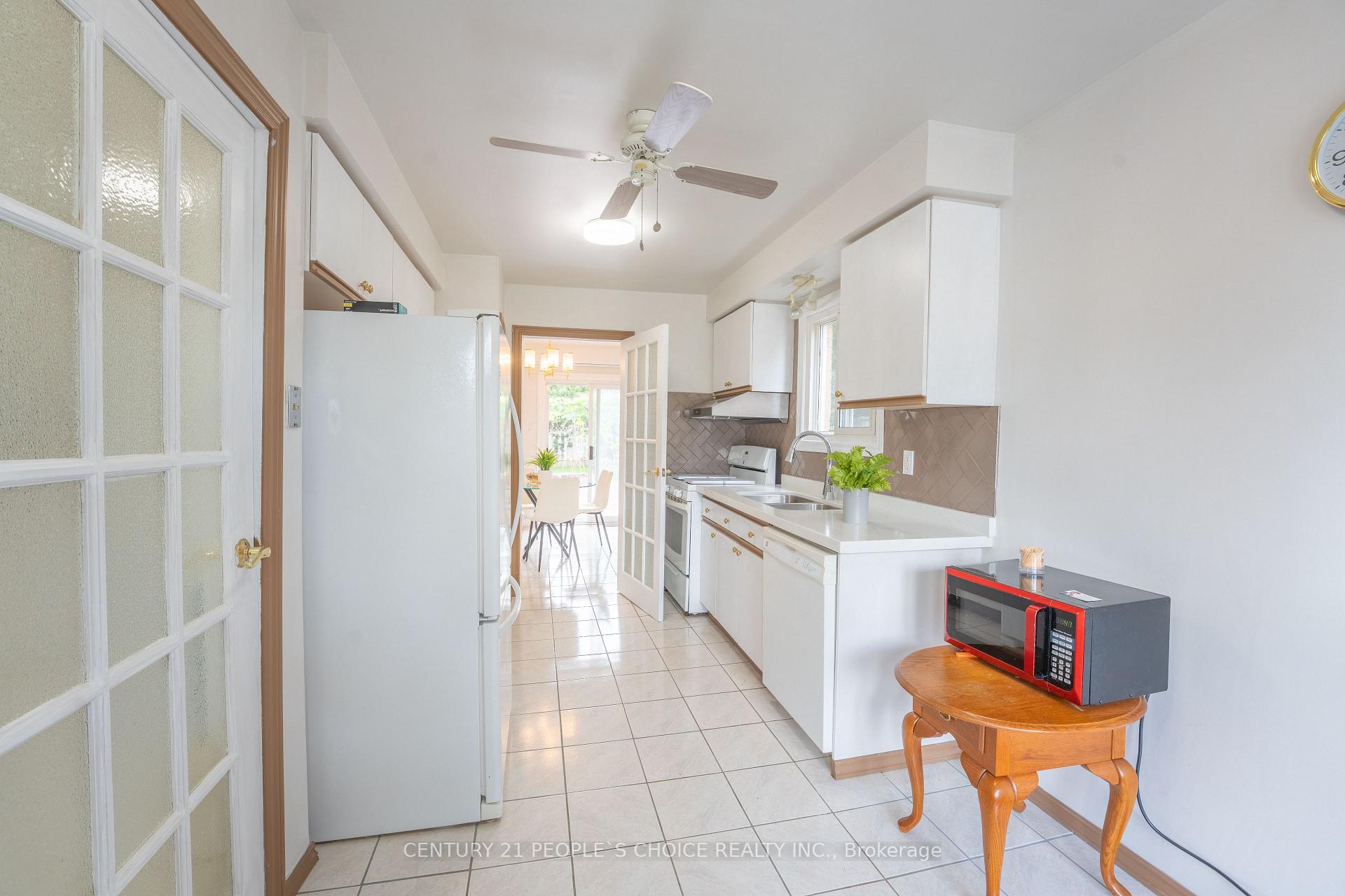 Photo 7 of 2247 Silverbirch Court, Burlington, Headon — HOMEH