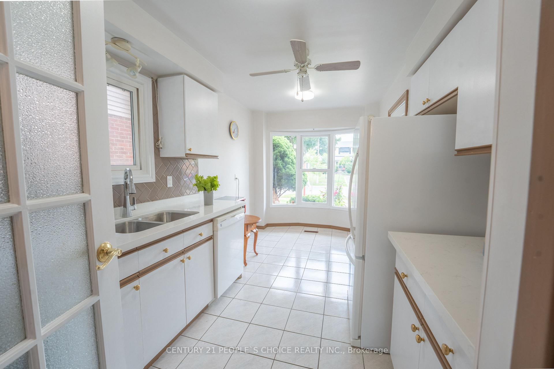 Photo 9 of 2247 Silverbirch Court, Burlington, Headon — HOMEH