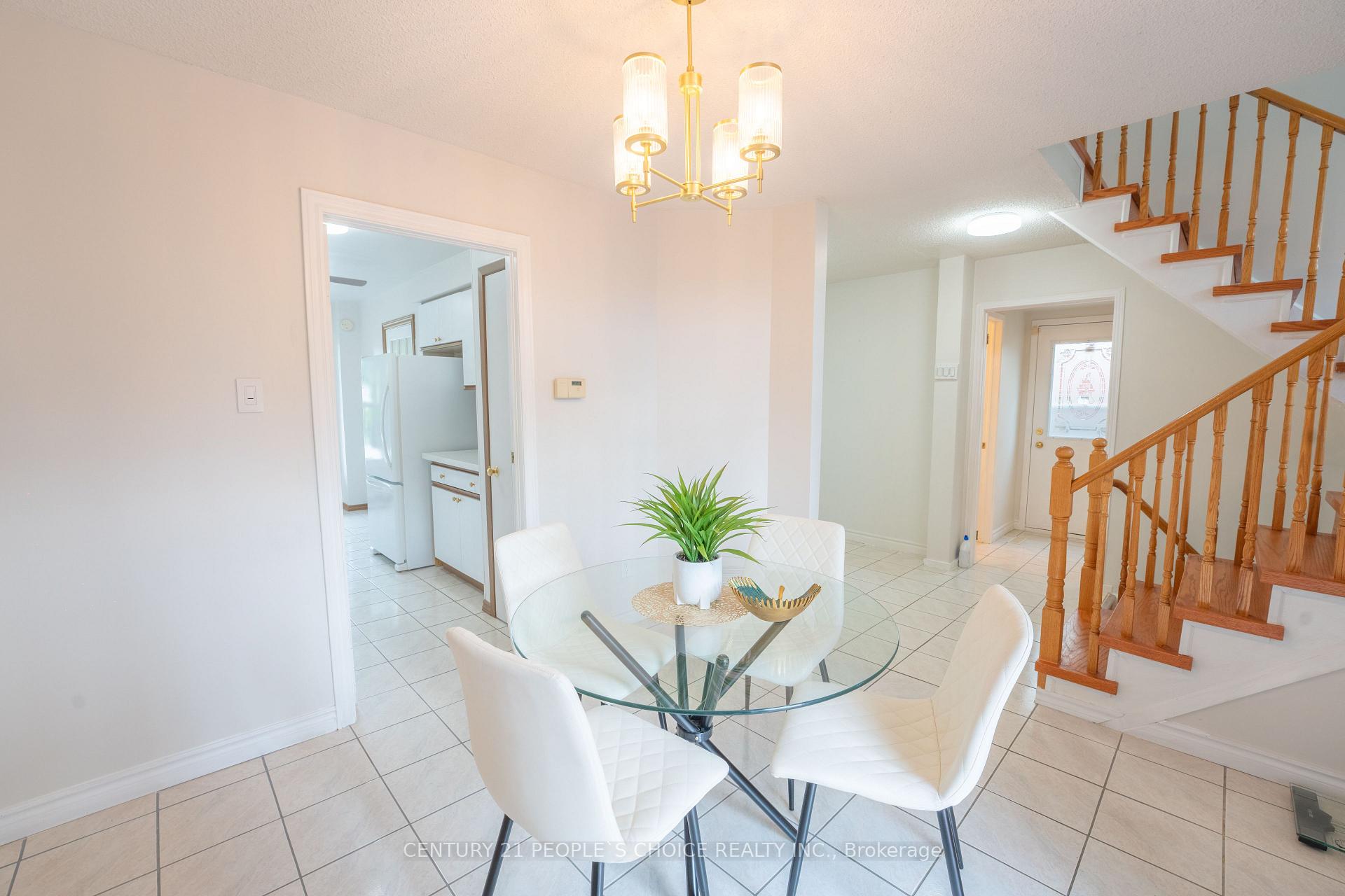 Photo 12 of 2247 Silverbirch Court, Burlington, Headon — HOMEH