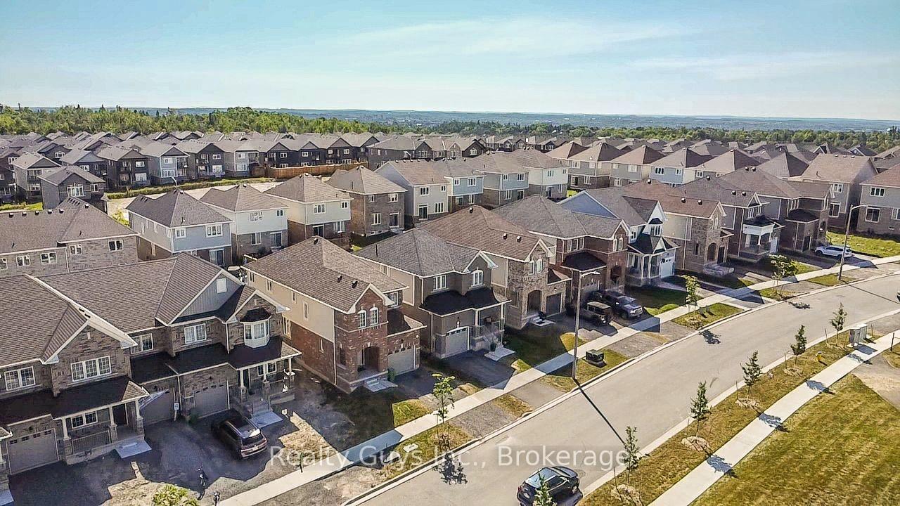 Photo 10 of 706 Latimer Way, Peterborough, Monaghan Ward 2 — HOMEH