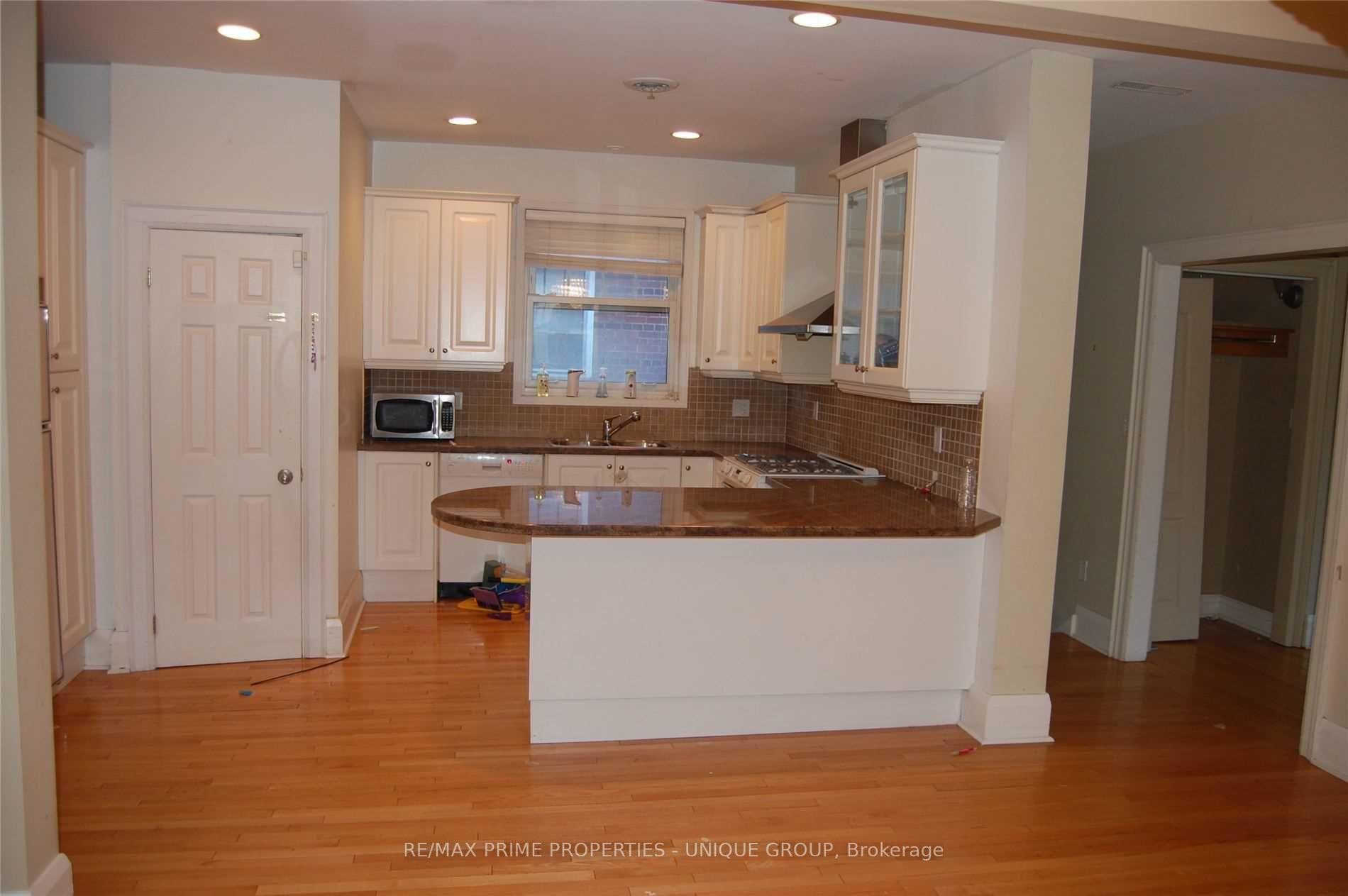 Photo 10 of Unit Upper, 39 Whitehall Road, Toronto, Rosedale-Moore Park — HOMEH