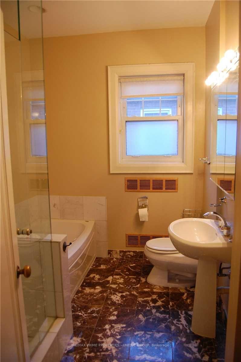 Photo 18 of Unit Upper, 39 Whitehall Road, Toronto, Rosedale-Moore Park — HOMEH