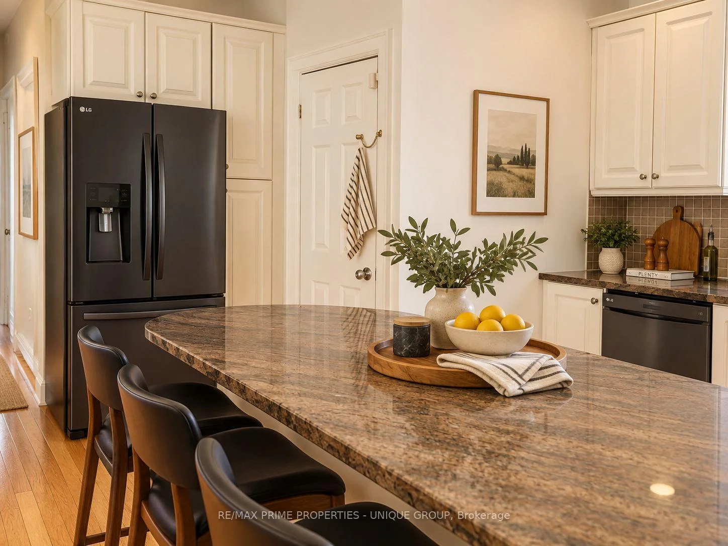 Photo 11 of Unit Upper, 39 Whitehall Road, Toronto, Rosedale-Moore Park — HOMEH