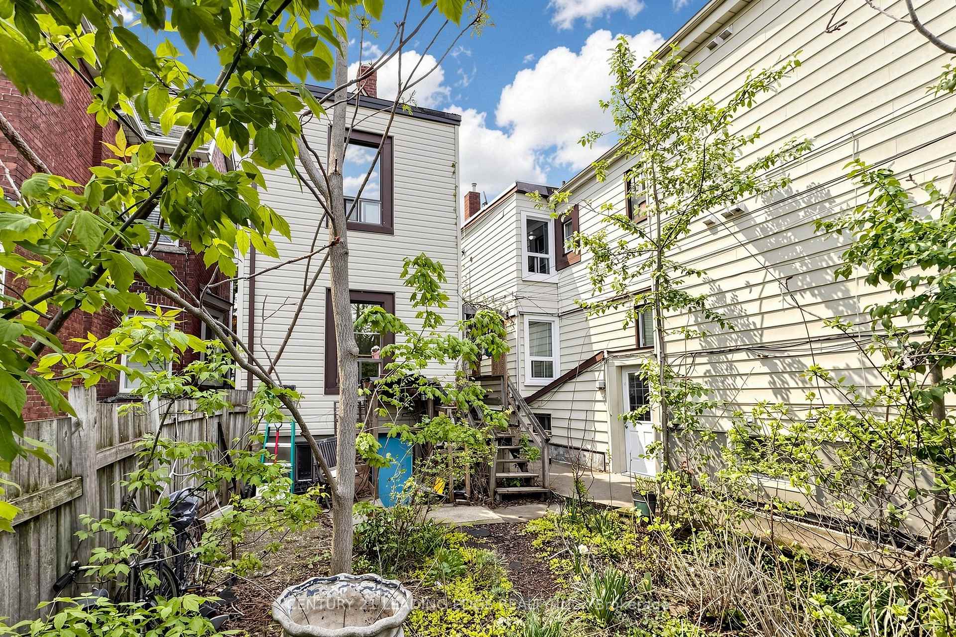 Photo 32 of 1132 Dufferin Street, Toronto, Dovercourt-Wallace Emerson-Junction — HOMEH