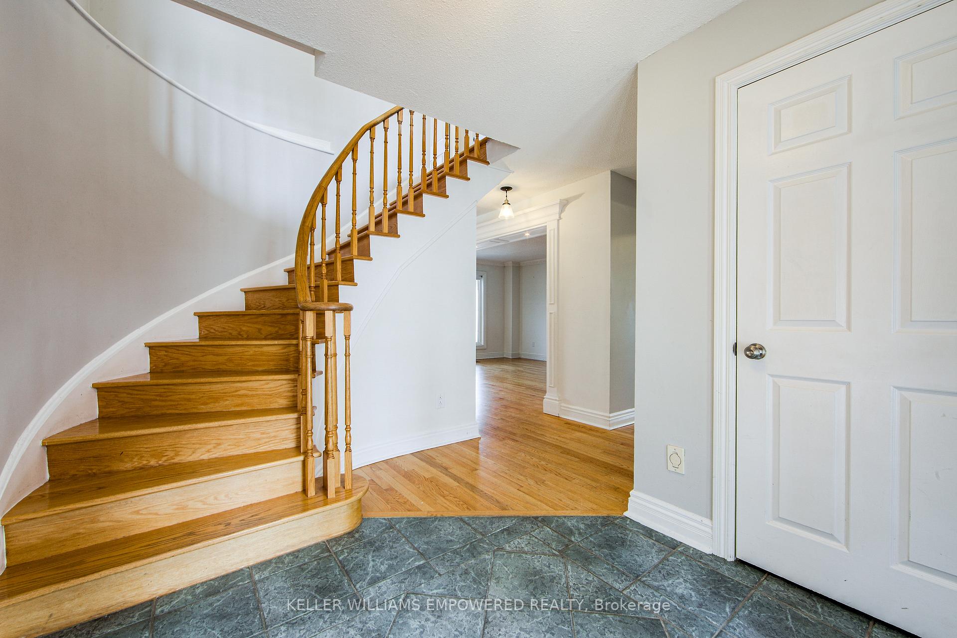 Photo 3 of Unit Main, 8 Grace Court, Caledon, Bolton North — HOMEH
