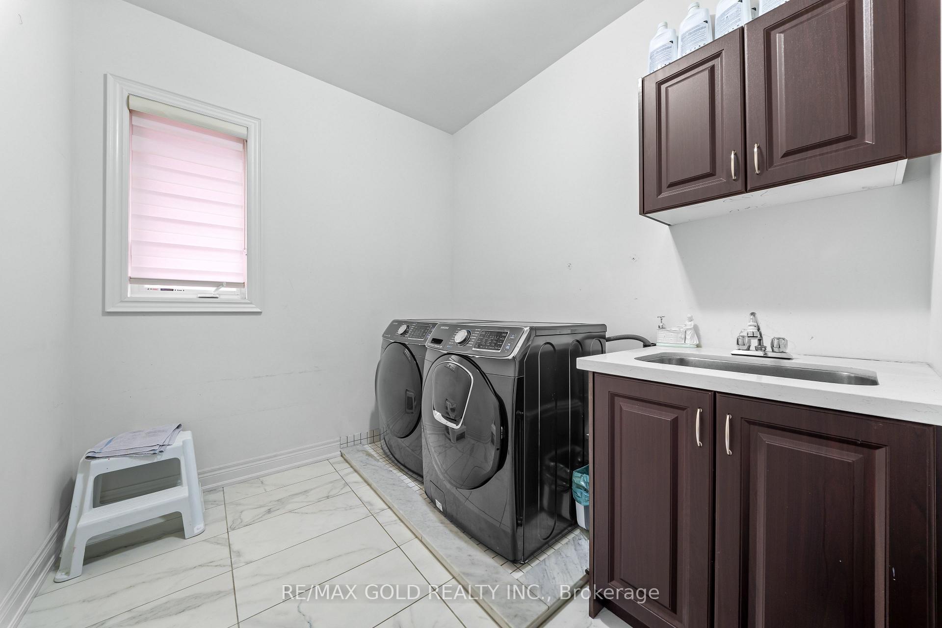 Photo 15 of 73 Squire Ellis Drive, Brampton, Toronto Gore Rural Estate — HOMEH