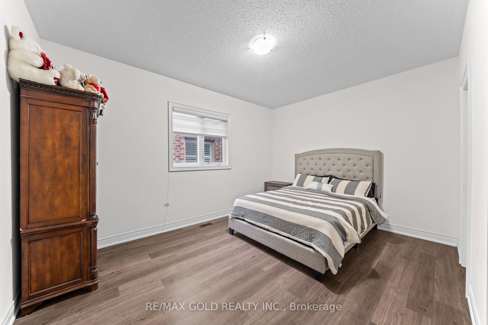 Photo 20 of 73 Squire Ellis Drive, Brampton, Toronto Gore Rural Estate — HOMEH