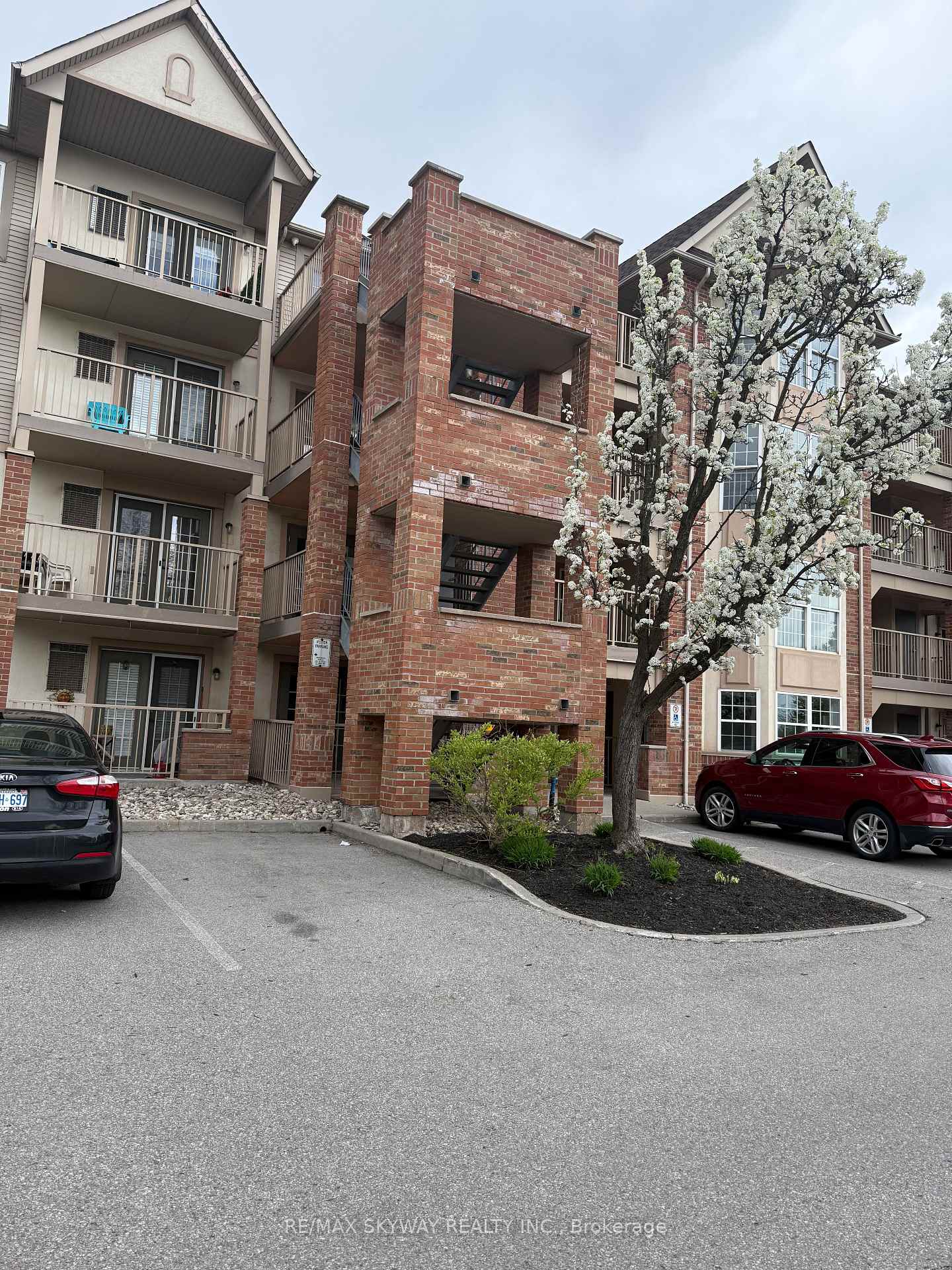 Photo 1 of Unit 410, 4025 Kilmer Drive, Burlington, Tansley — HOMEH