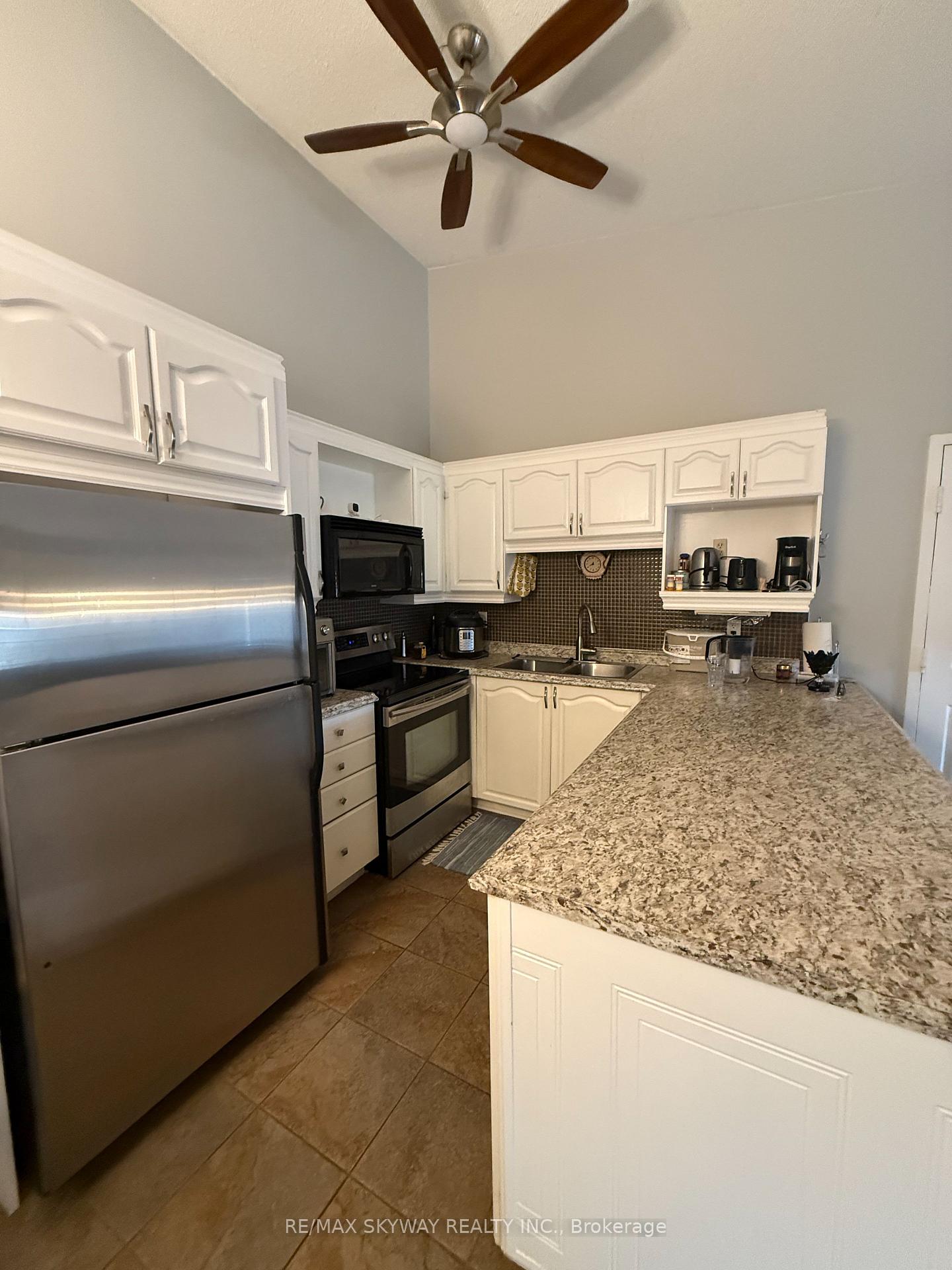 Photo 3 of Unit 410, 4025 Kilmer Drive, Burlington, Tansley — HOMEH