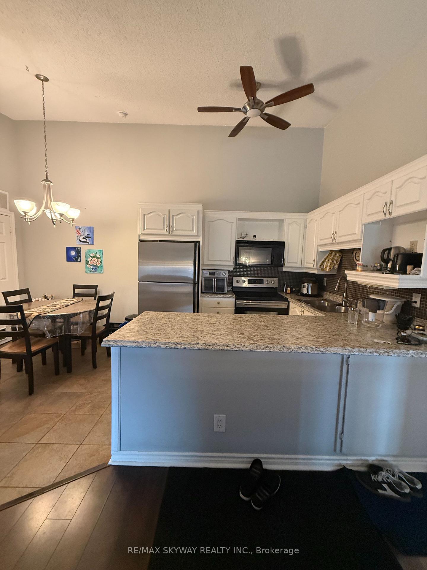 Photo 4 of Unit 410, 4025 Kilmer Drive, Burlington, Tansley — HOMEH
