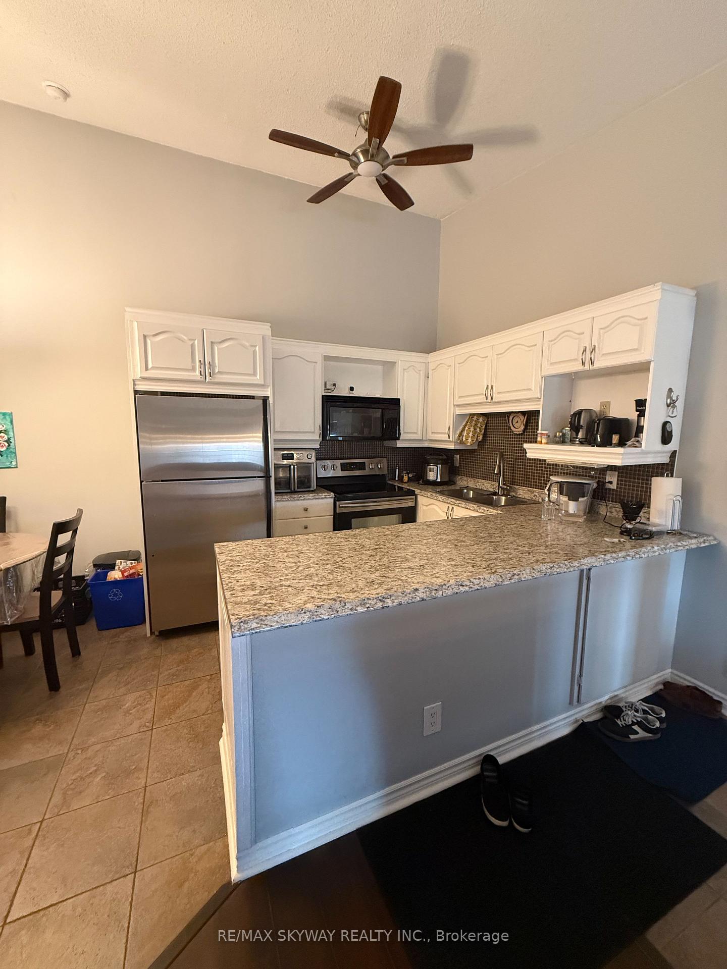 Photo 5 of Unit 410, 4025 Kilmer Drive, Burlington, Tansley — HOMEH