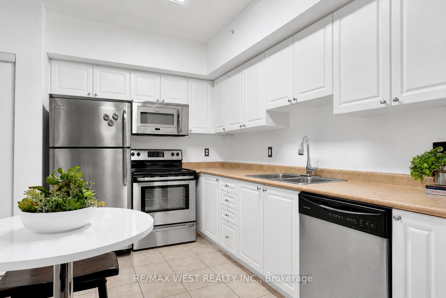 Photo 5 of Unit 110, 41 Ferndale Drive S, Barrie, Ardagh — HOMEH