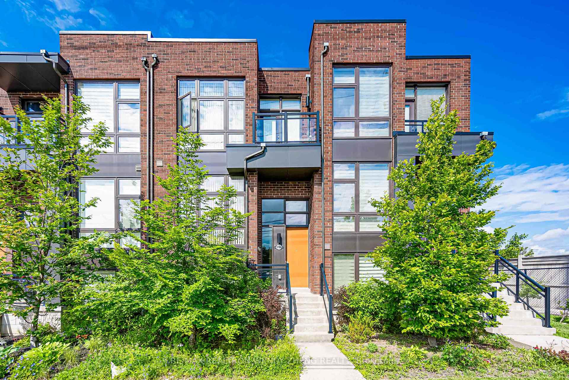Photo 2 of 9184 Bathurst Street, Vaughan, Patterson — HOMEH