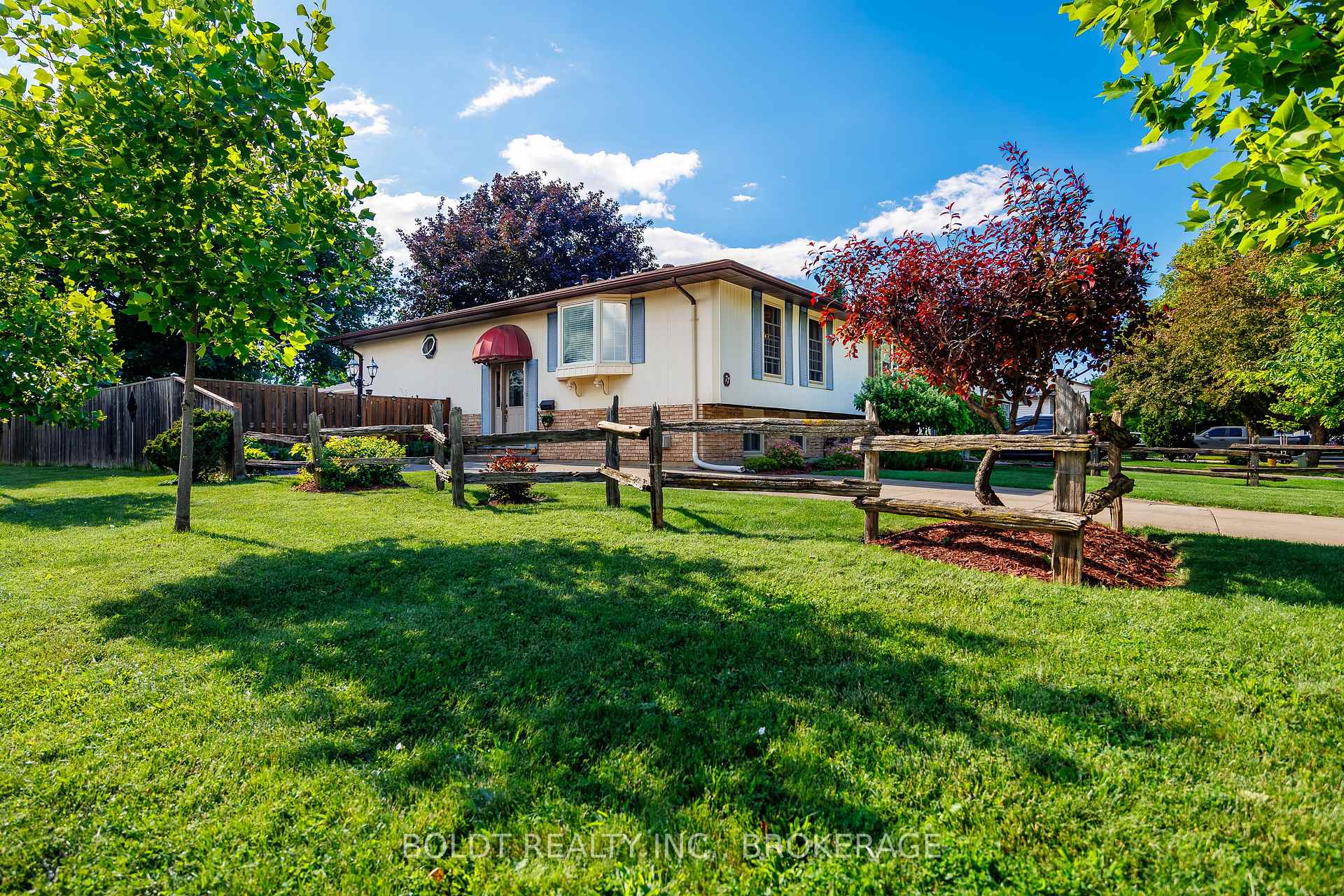 Photo 3 of 77 Elma Street, St. Catharines, Lakeport — HOMEH