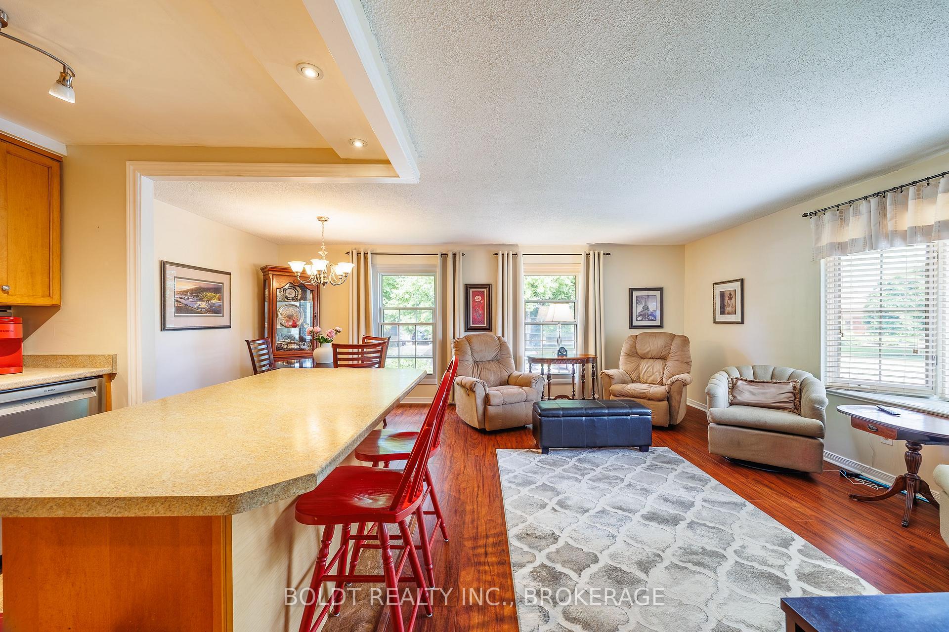 Photo 9 of 77 Elma Street, St. Catharines, Lakeport — HOMEH