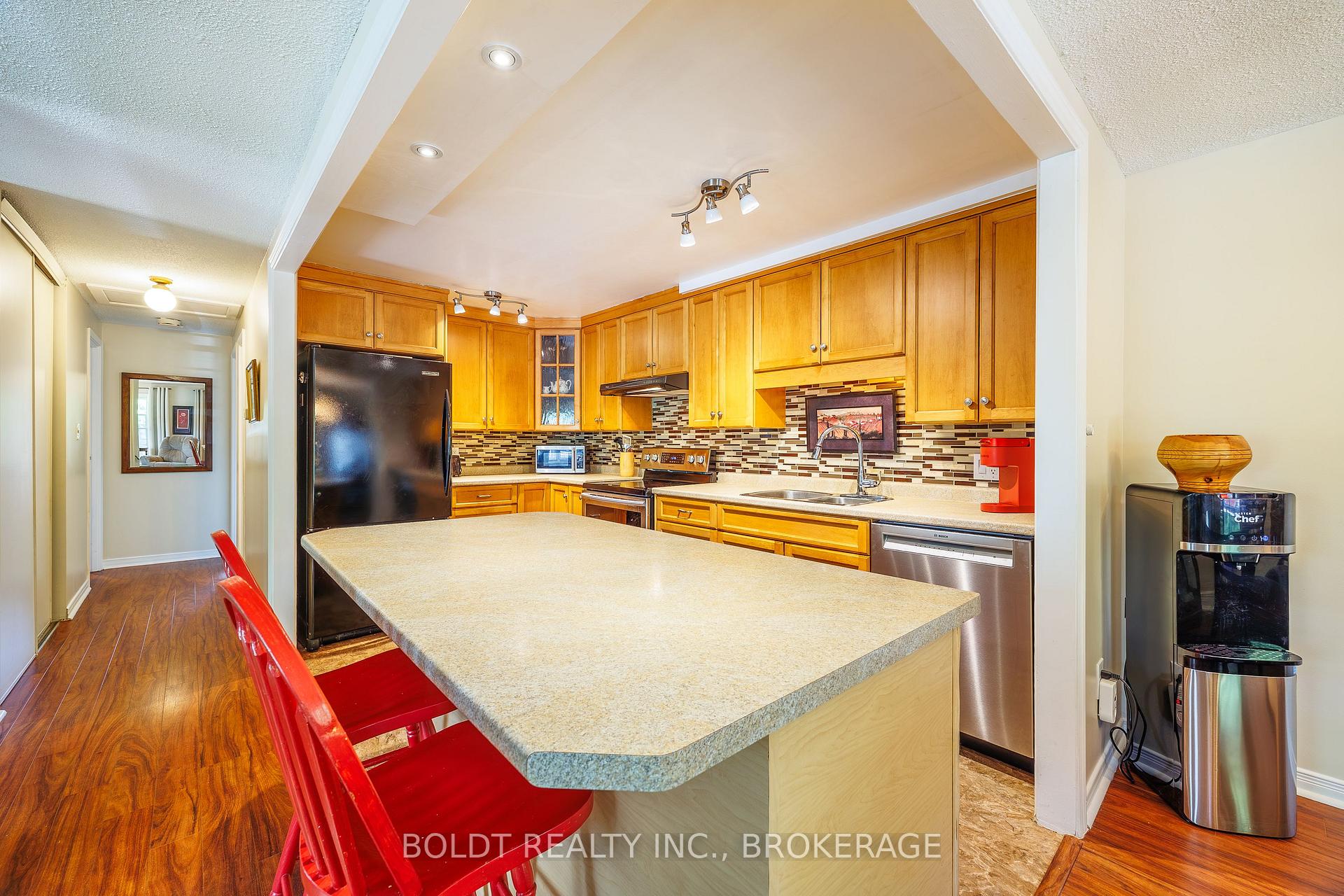 Photo 10 of 77 Elma Street, St. Catharines, Lakeport — HOMEH